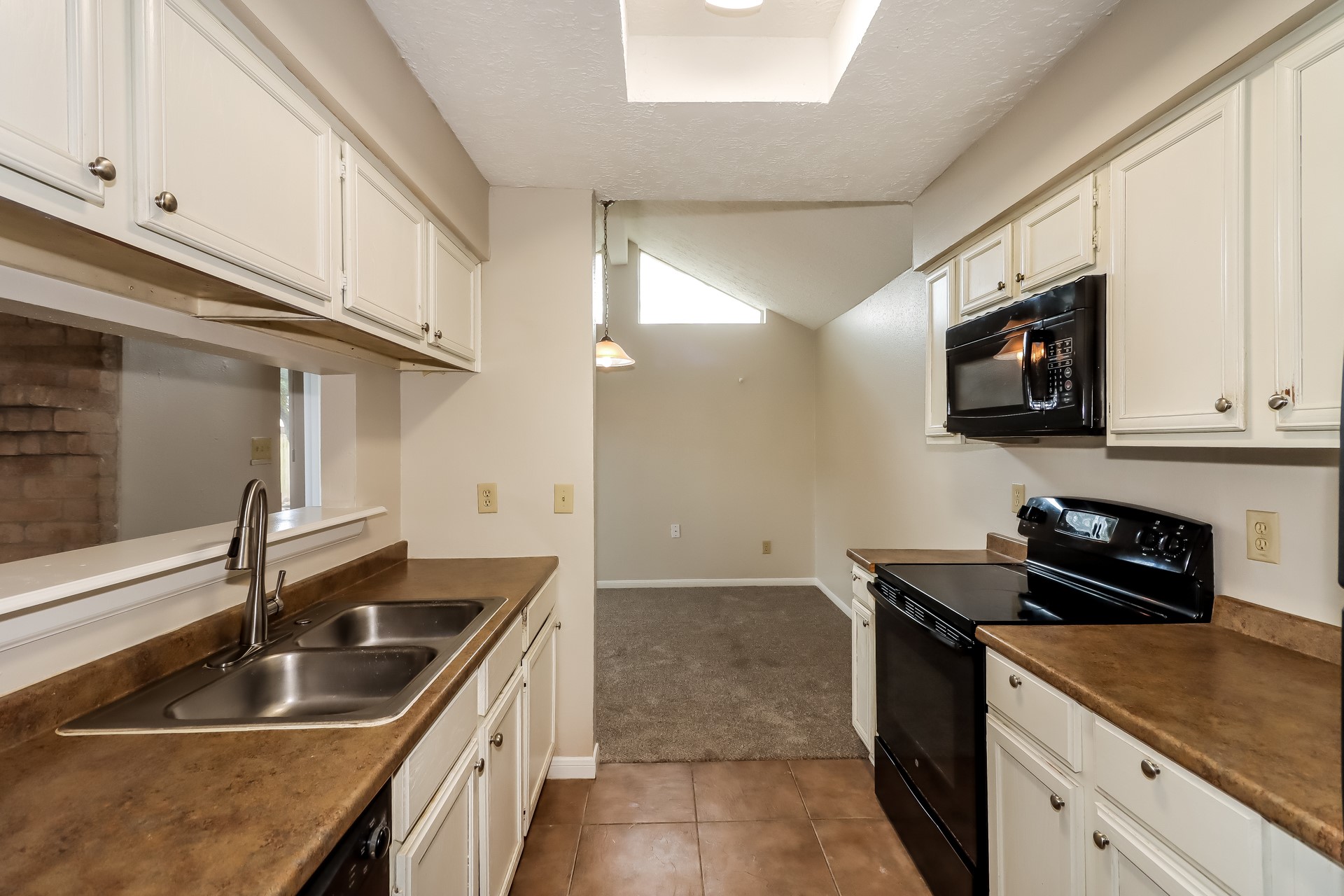 16602 Quiet Trail Drive Property Photo 9
