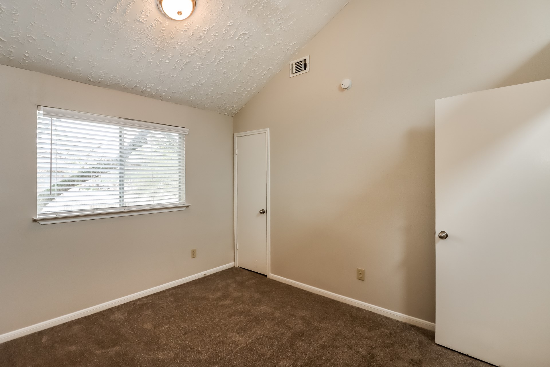 16602 Quiet Trail Drive Property Photo 14