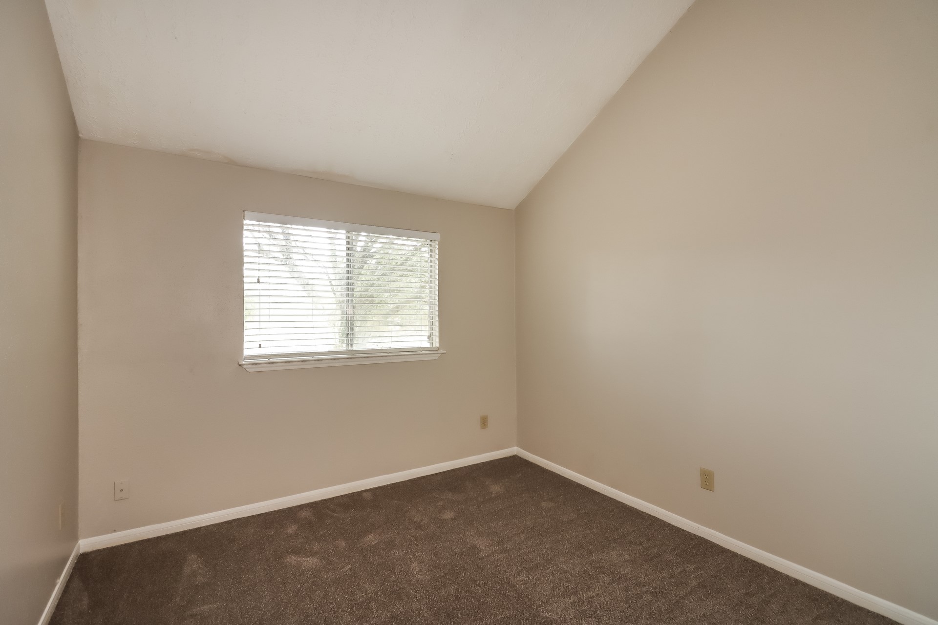 16602 Quiet Trail Drive Property Photo 15