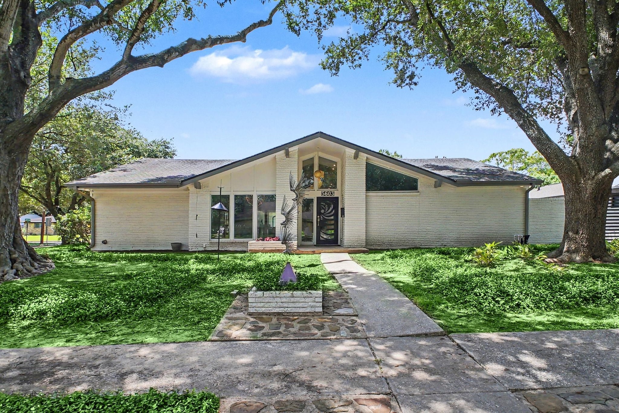 5603 Grape Street Property Photo