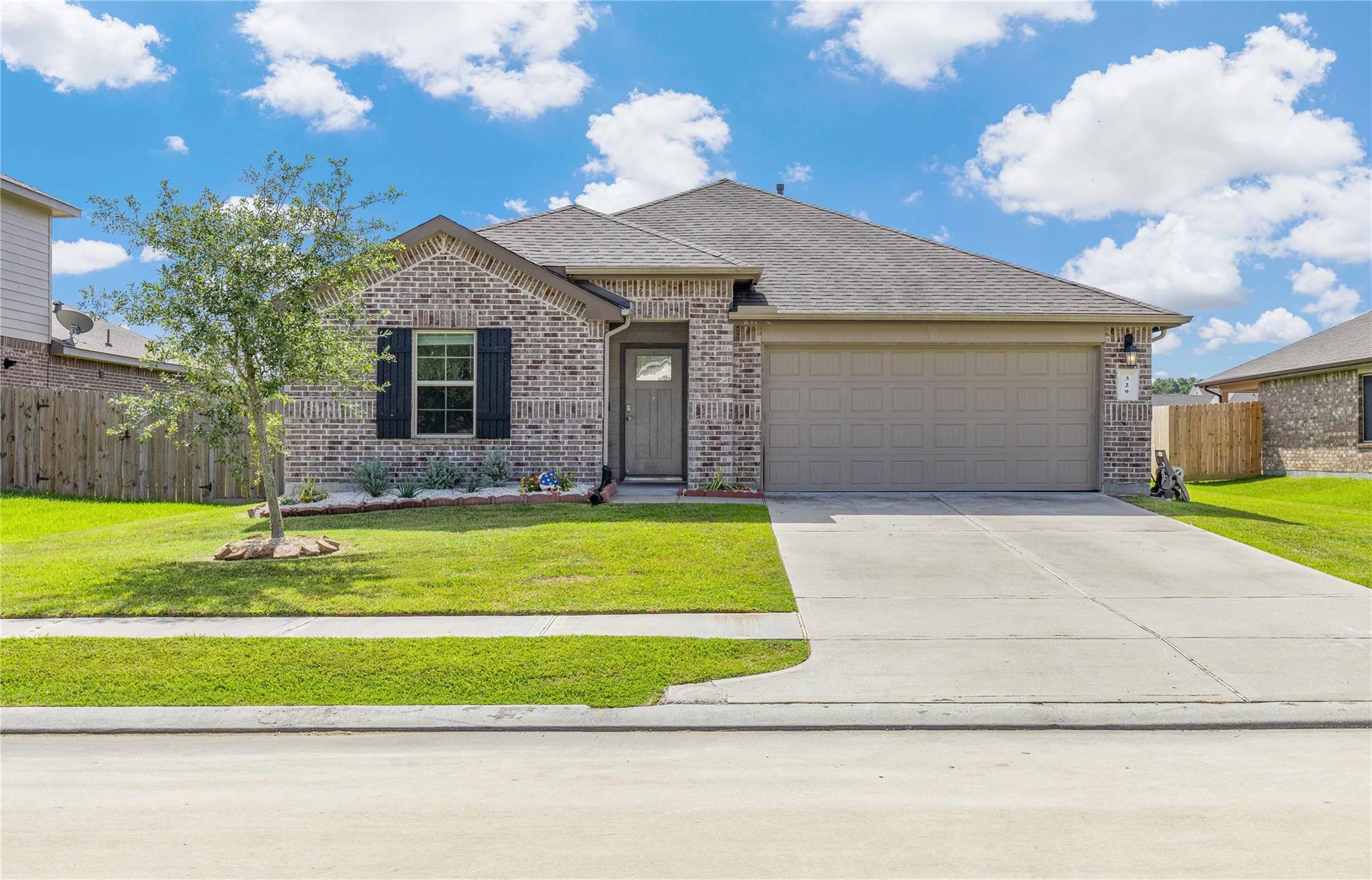 329 Kickapoo Drive, Anahuac Tx 77514 Property Photo 4