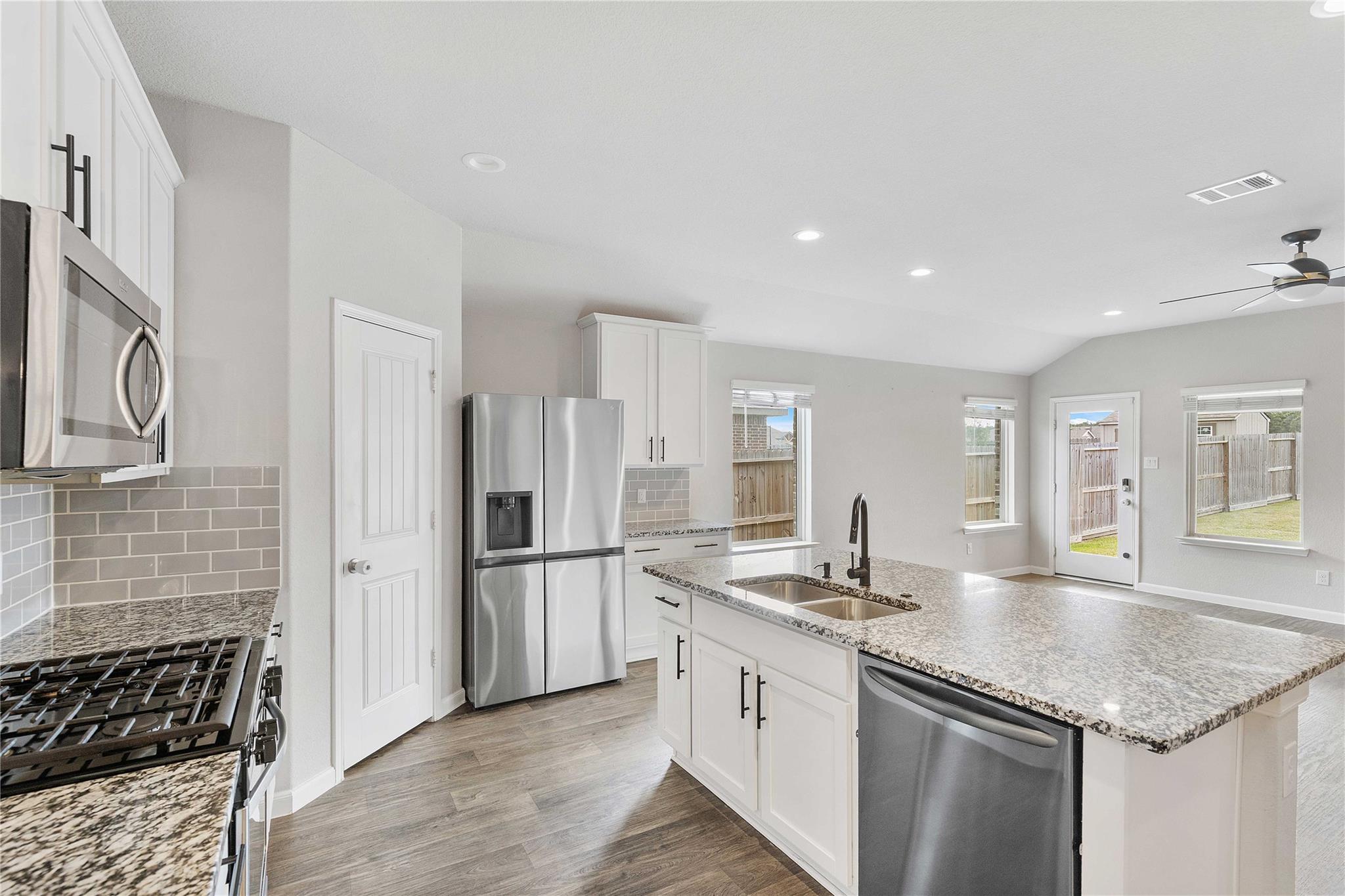 329 Kickapoo Drive, Anahuac Tx 77514 Property Photo 22