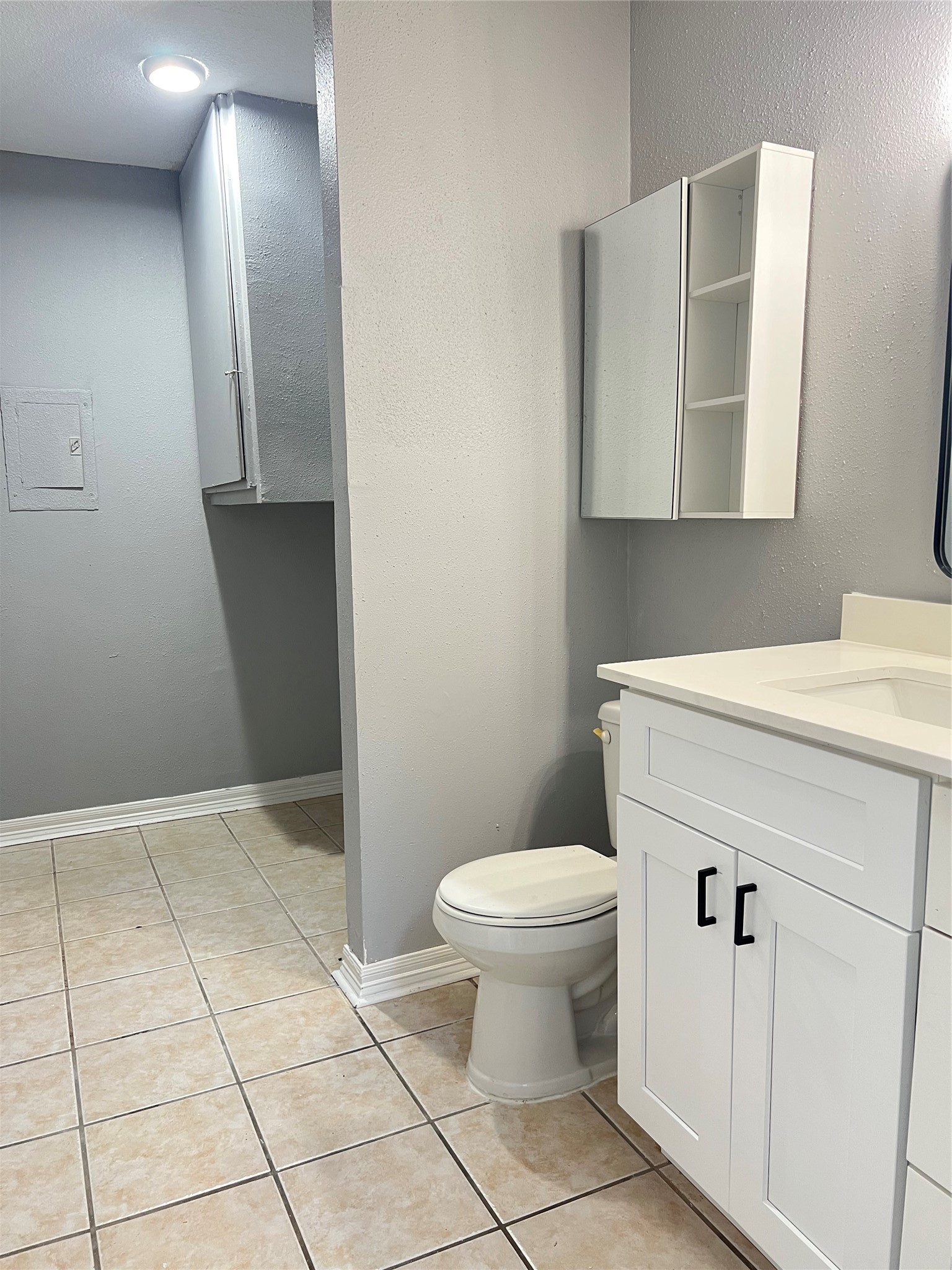 738 Coolwood Drive B Property Photo 6