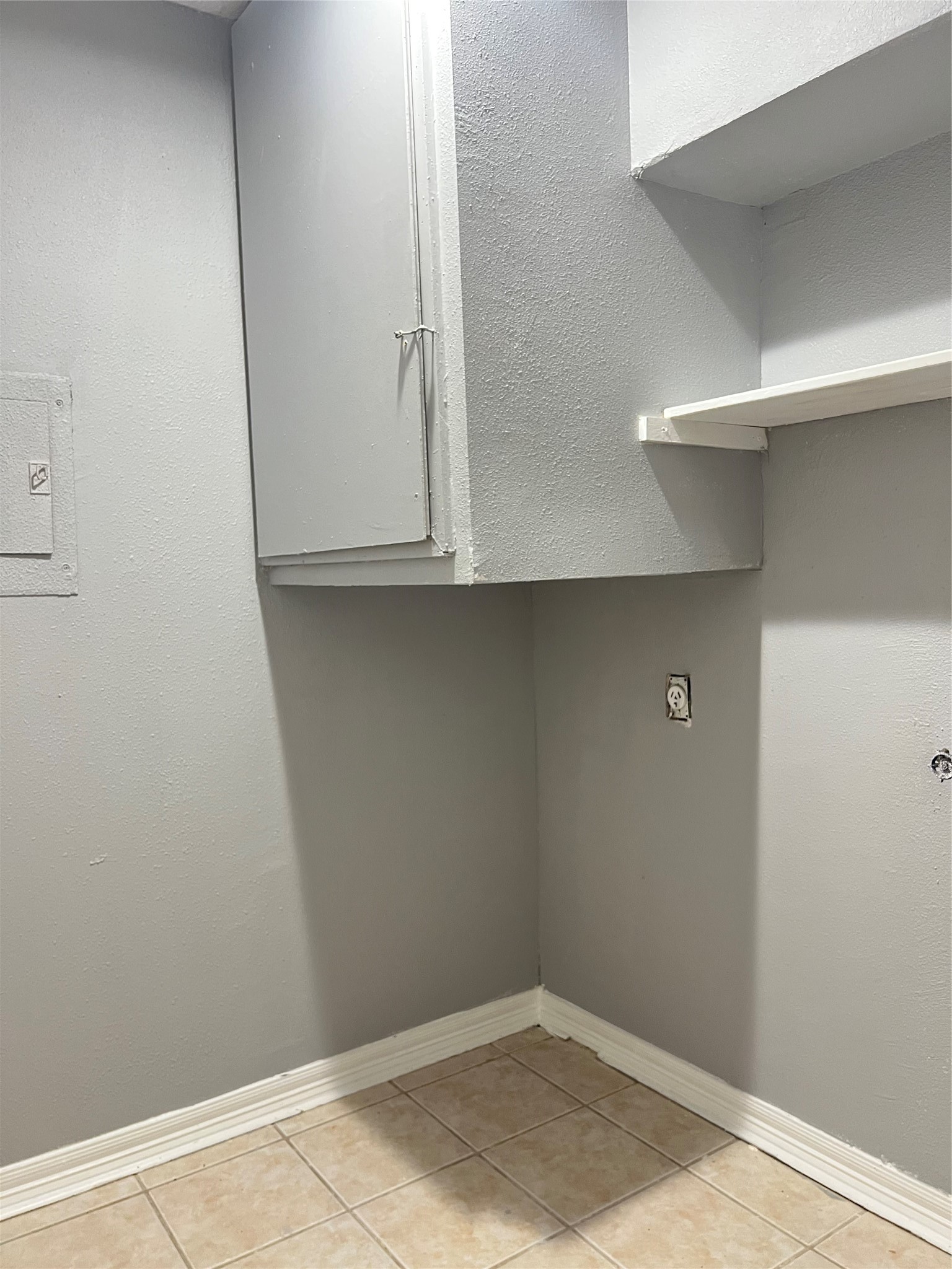 738 Coolwood Drive B Property Photo 7