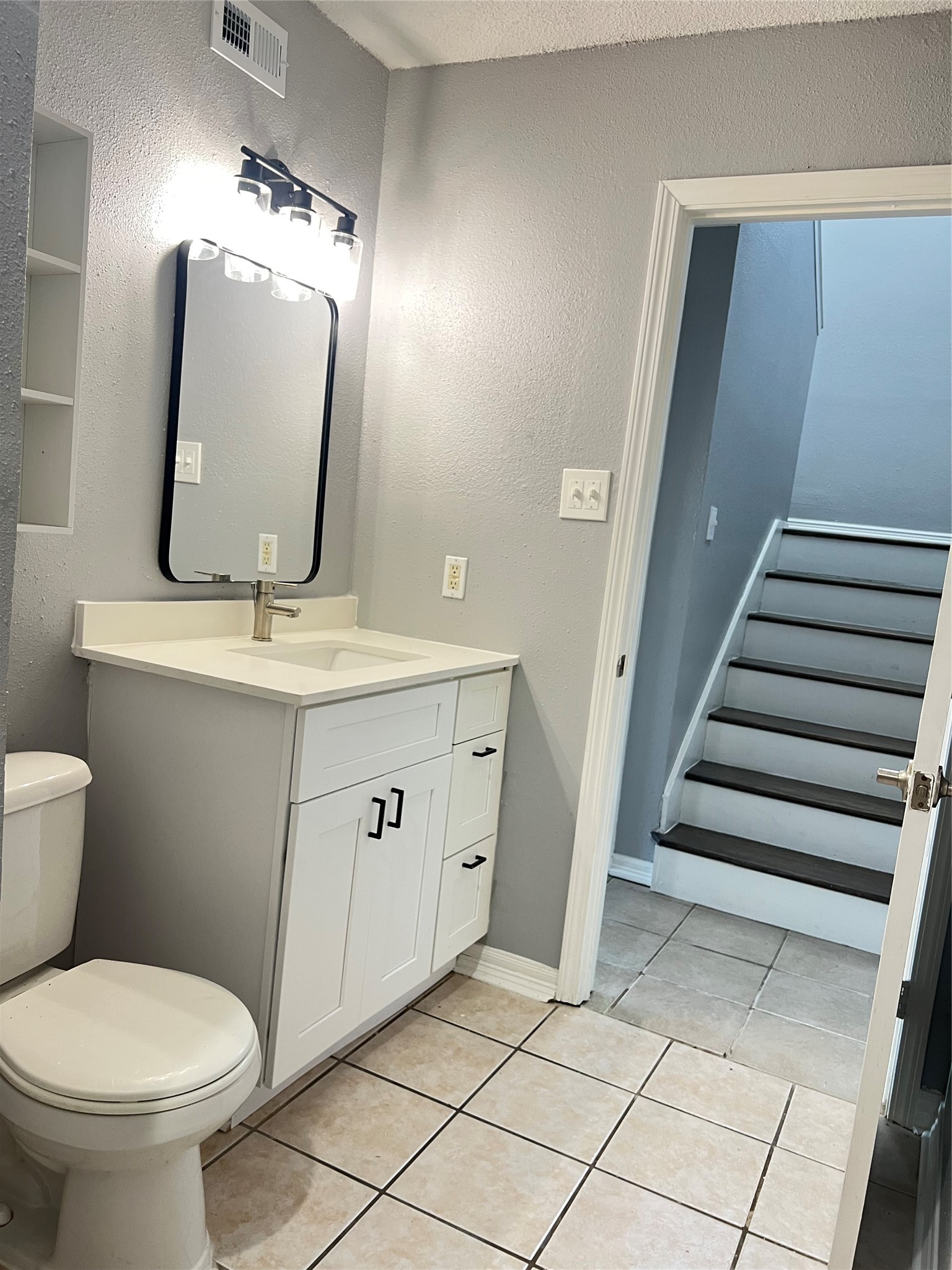 738 Coolwood Drive B Property Photo 8