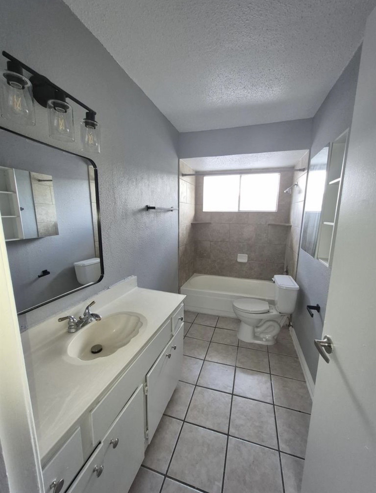 738 Coolwood Drive B Property Photo 19