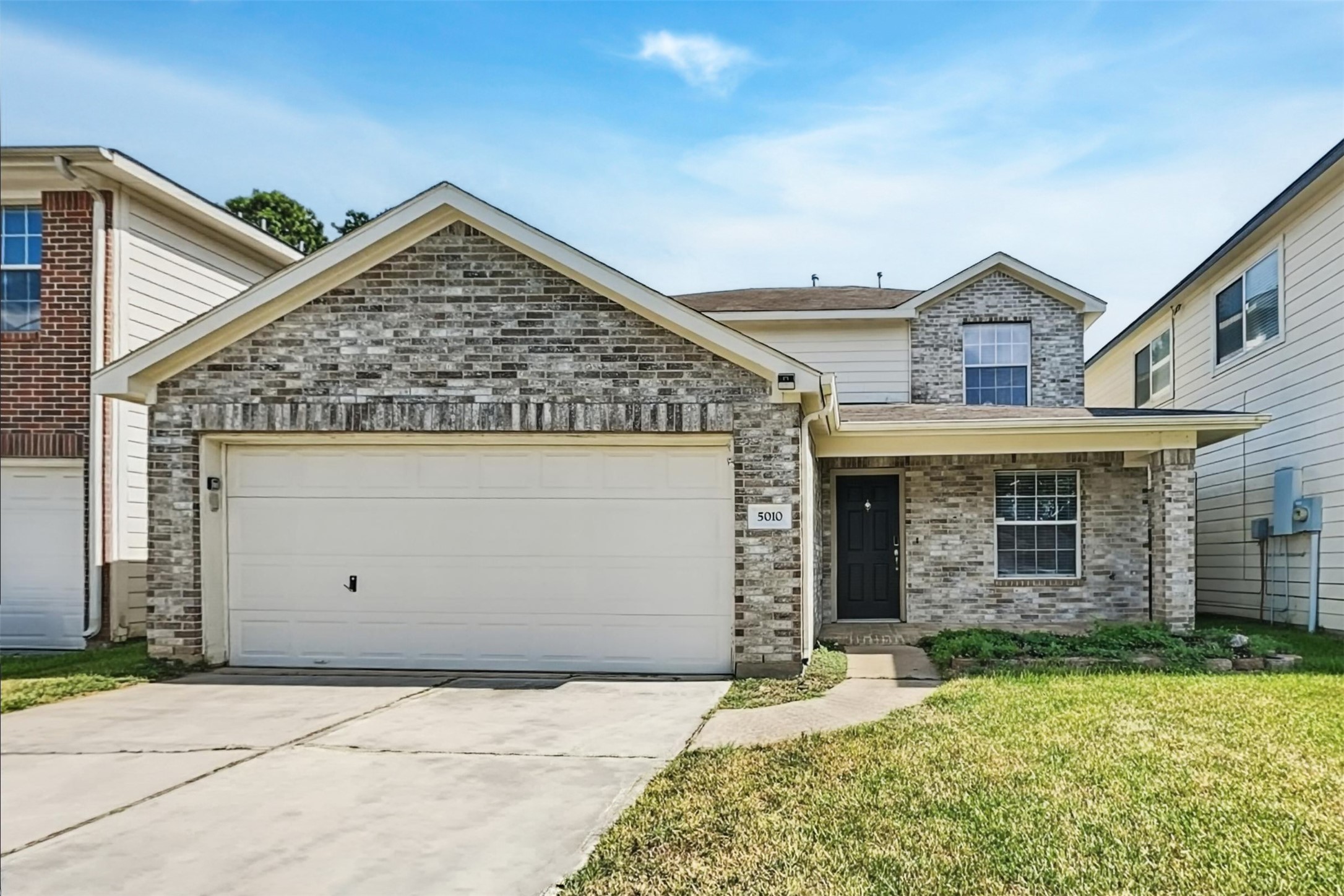 5010 Deerpath Drive Property Photo 1