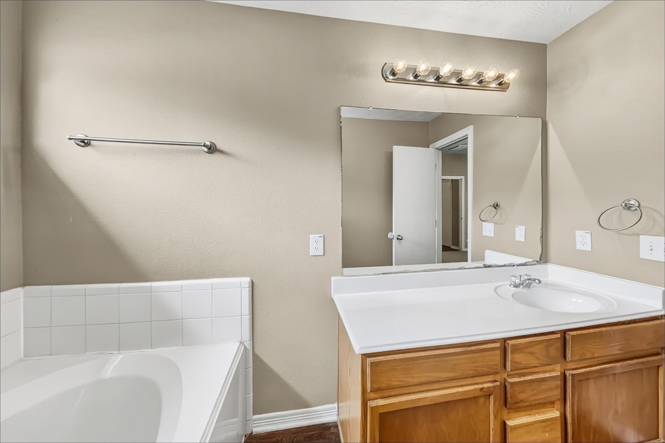 5010 Deerpath Drive Property Photo 9