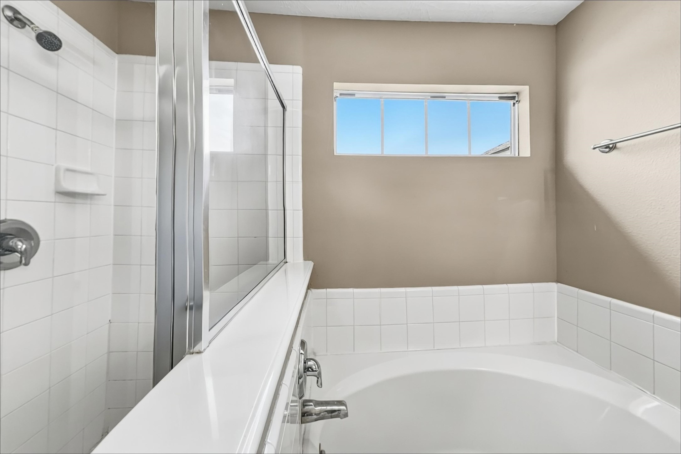 5010 Deerpath Drive Property Photo 10