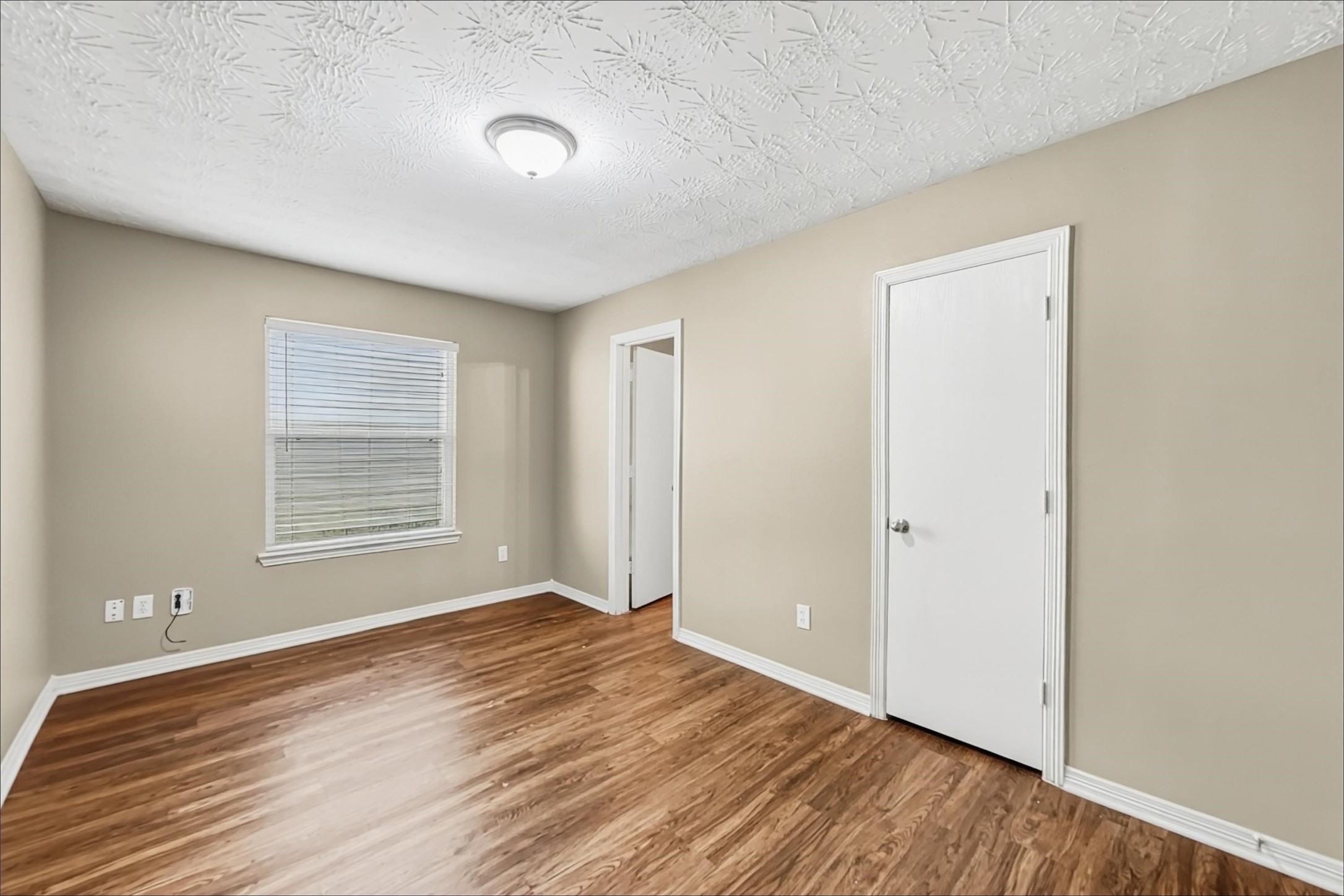5010 Deerpath Drive Property Photo 11