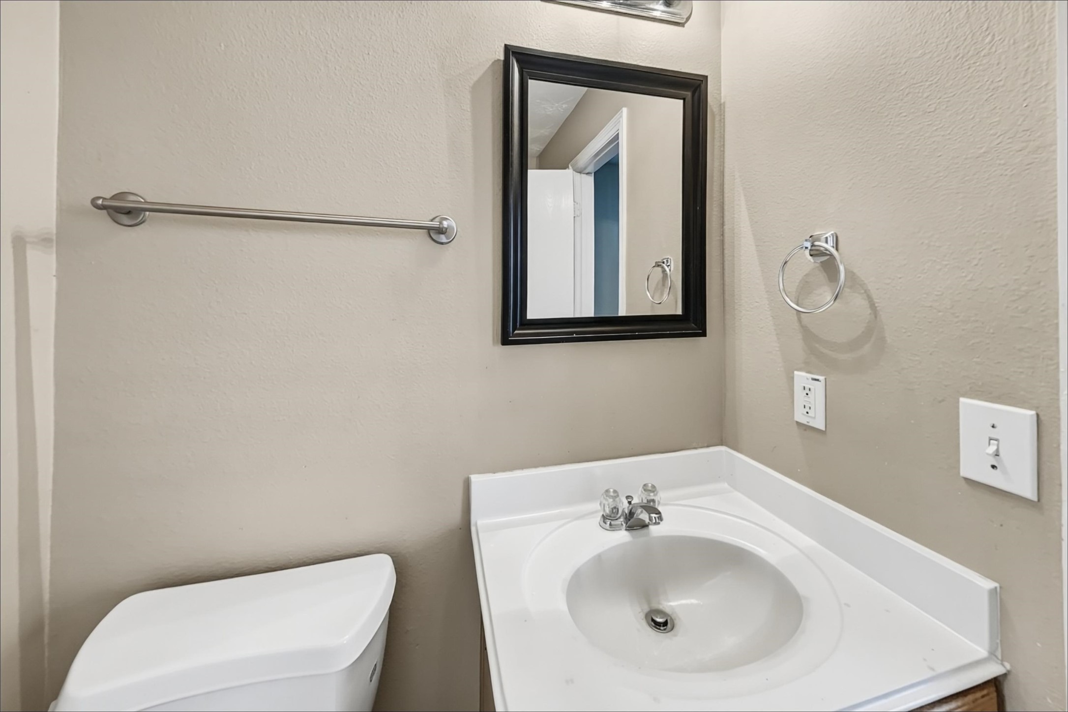 5010 Deerpath Drive Property Photo 12