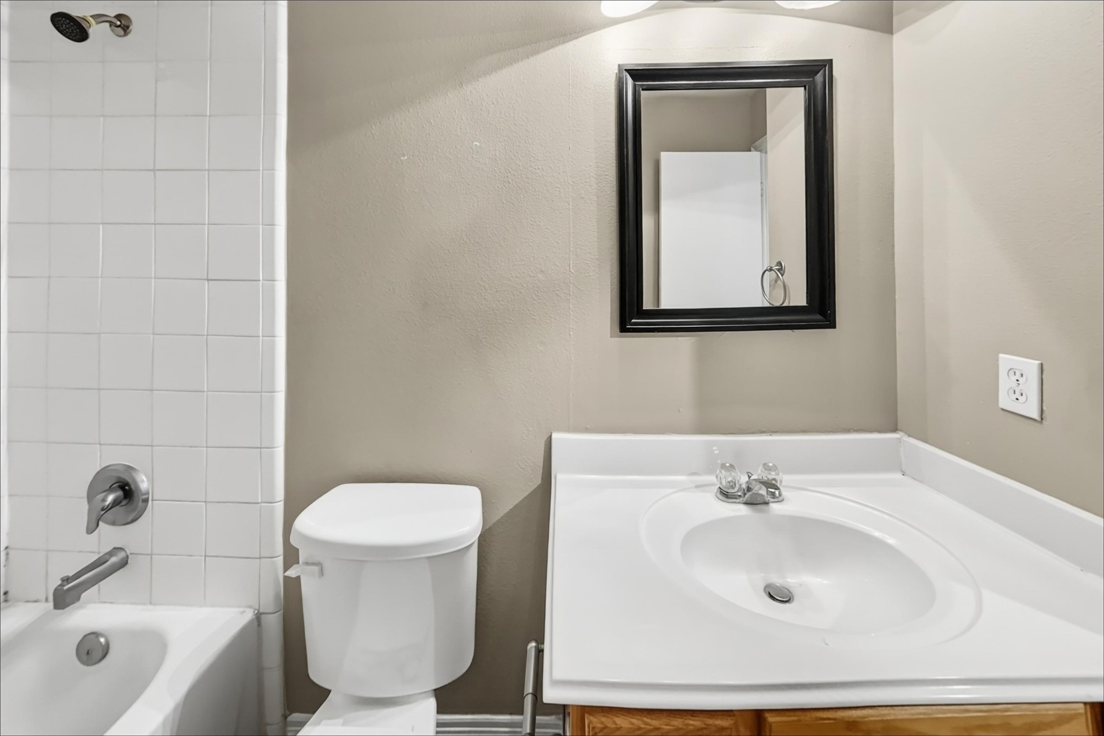 5010 Deerpath Drive Property Photo 15