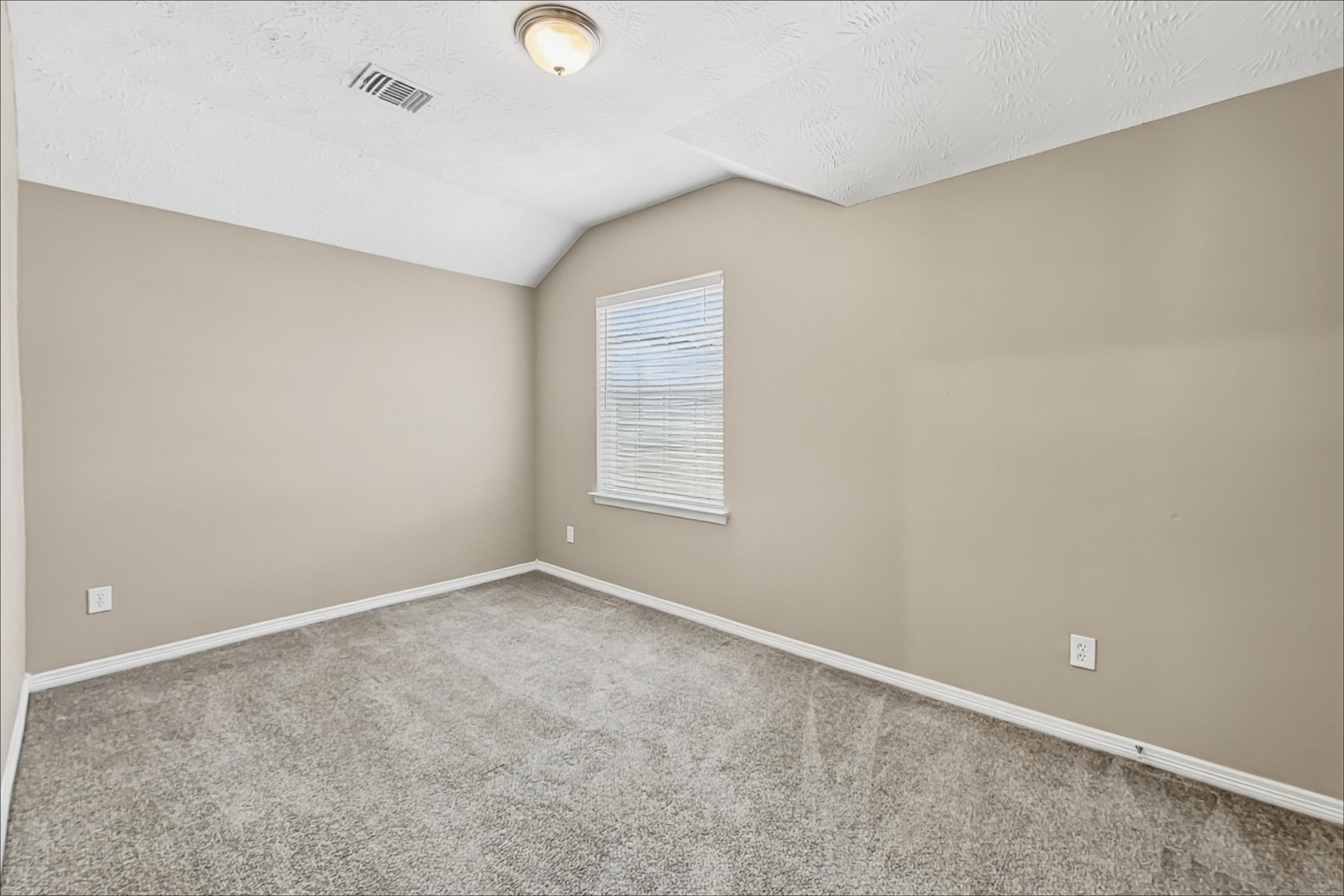 5010 Deerpath Drive Property Photo 16