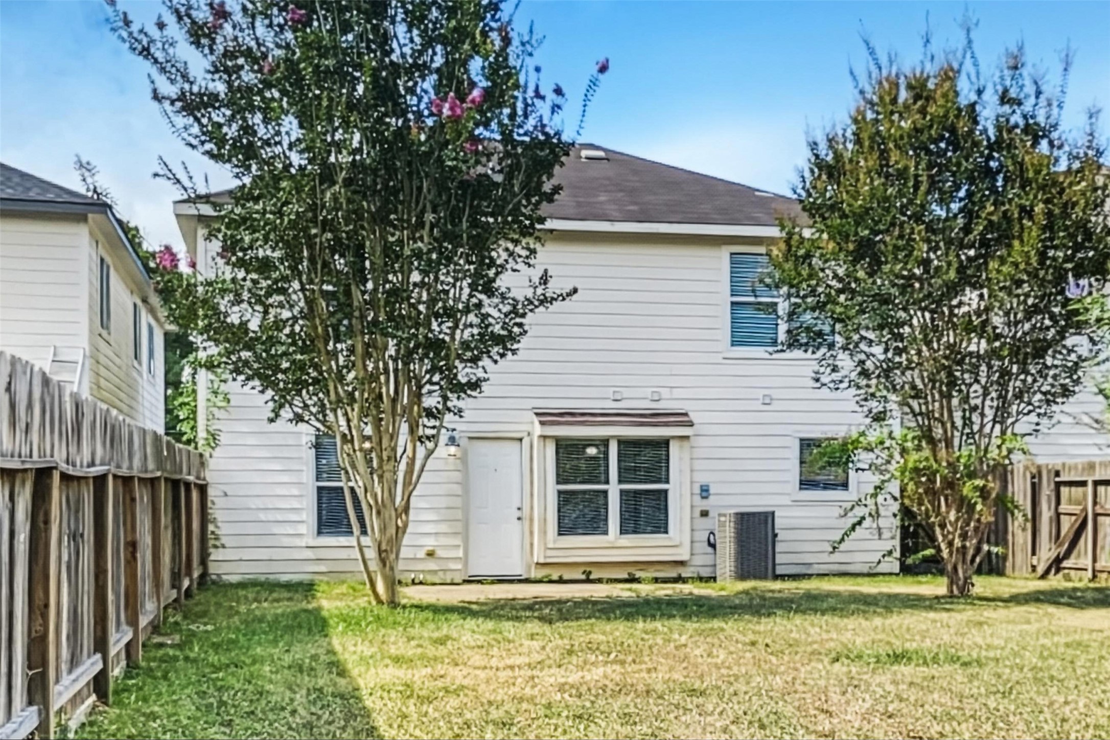 5010 Deerpath Drive Property Photo 17