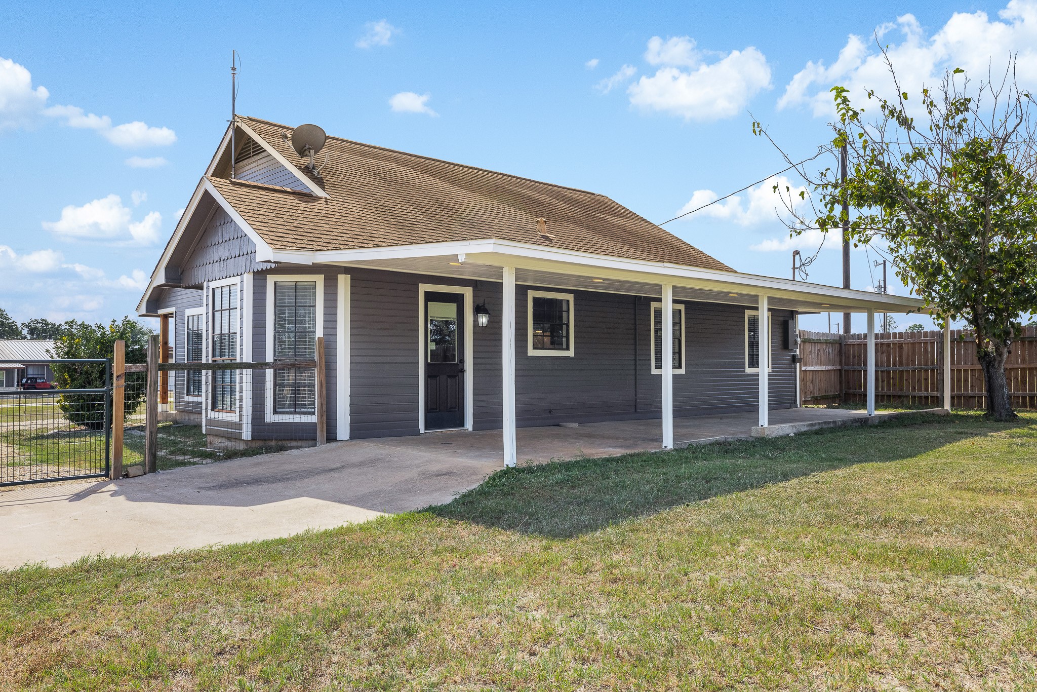 1081 Private Road 7023 Property Photo 3