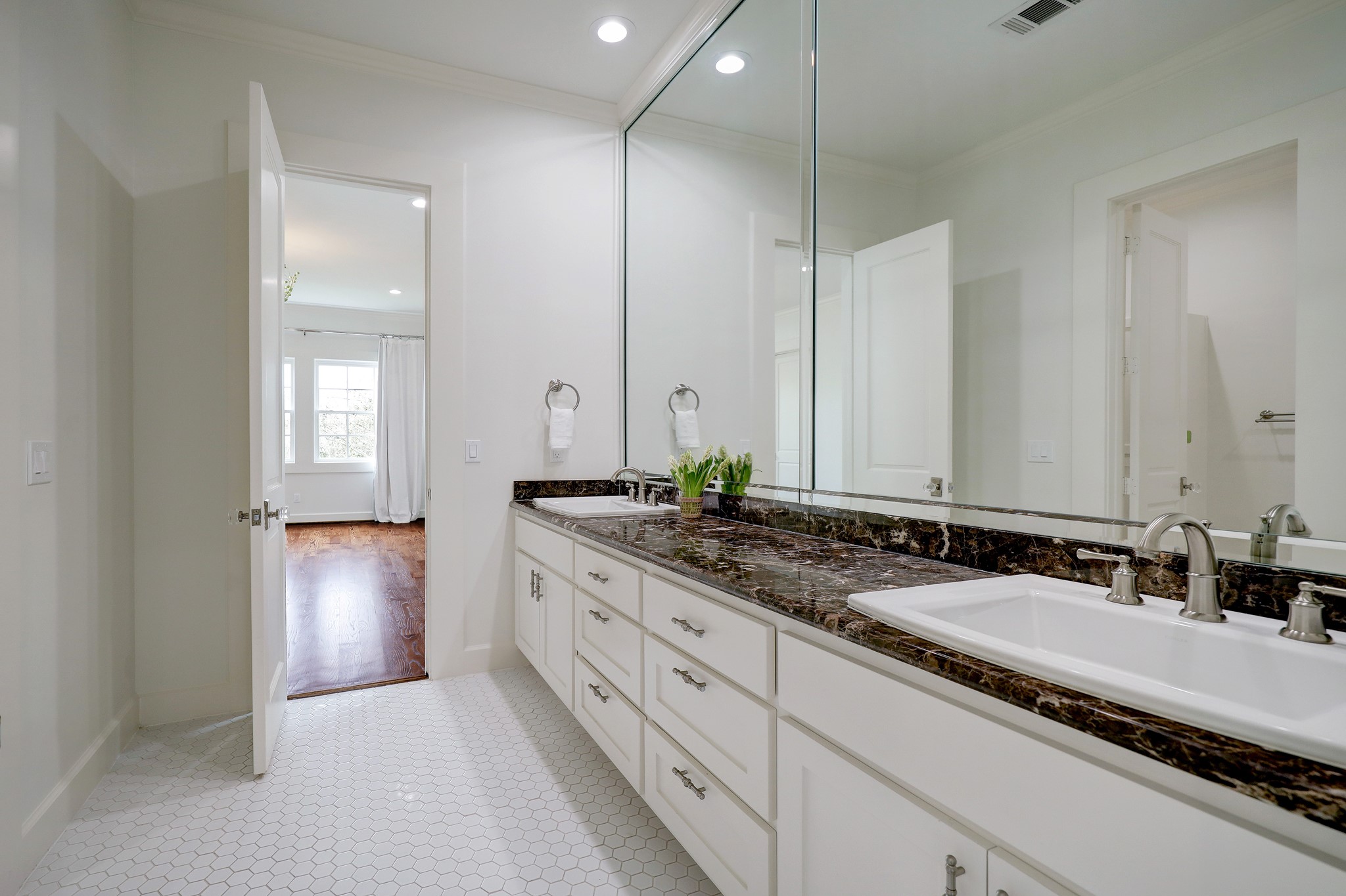 2027 Branard Street Property Photo 23