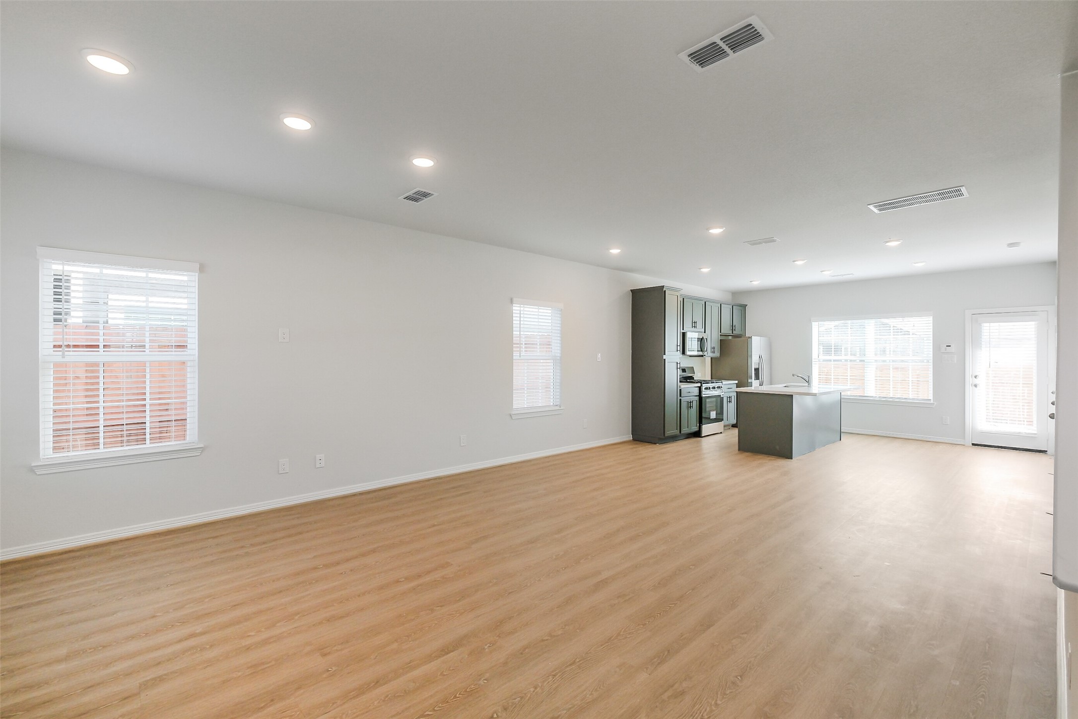 6407 Paris Street Property Photo 6