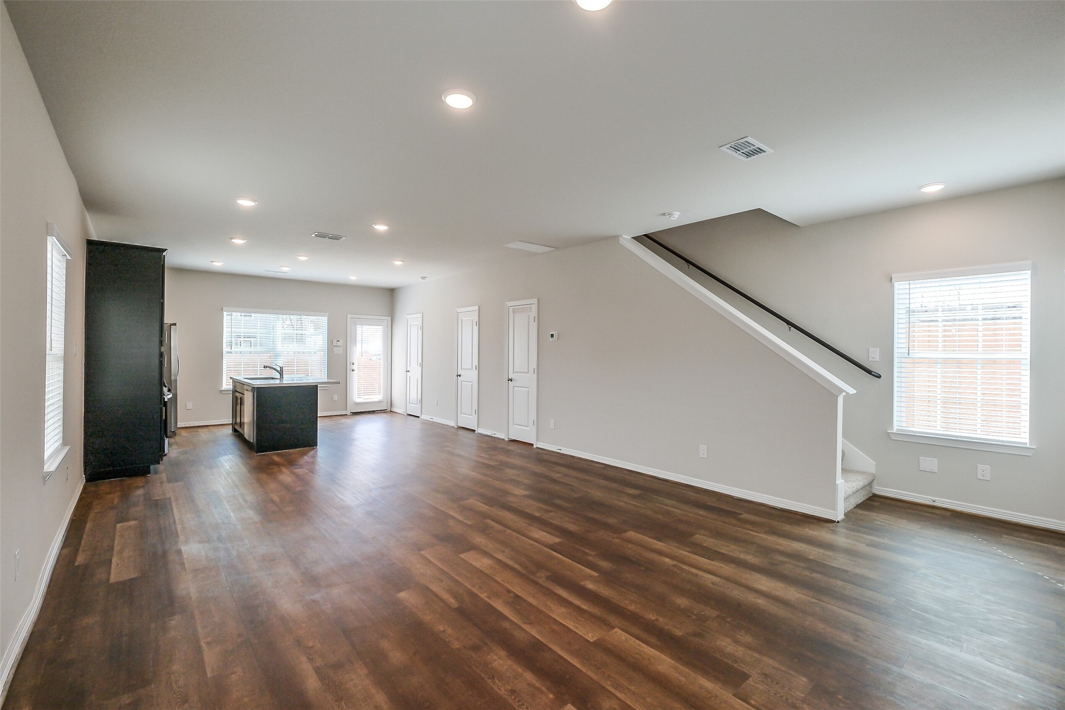 6407 Paris Street Property Photo 7