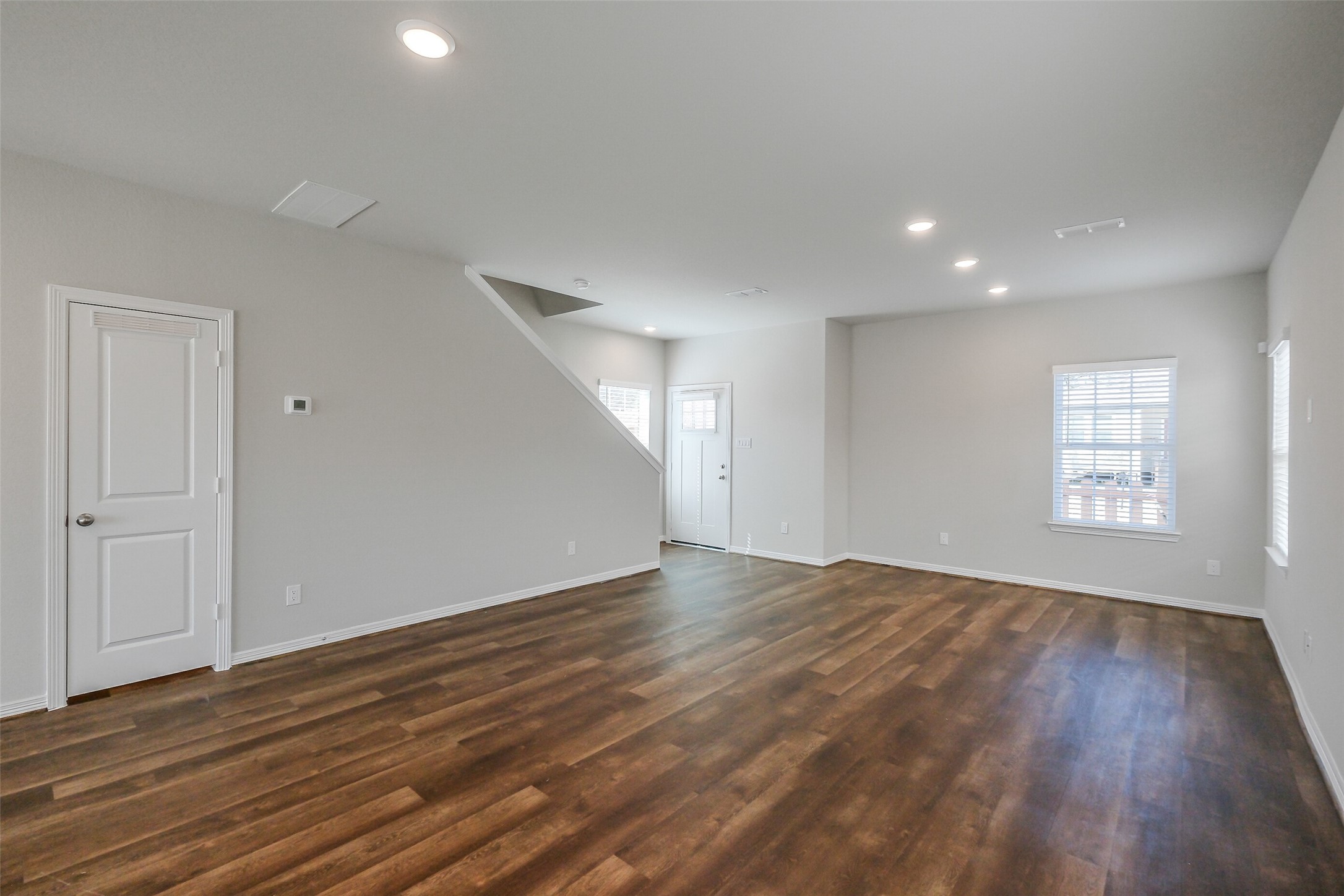 6407 Paris Street Property Photo 8