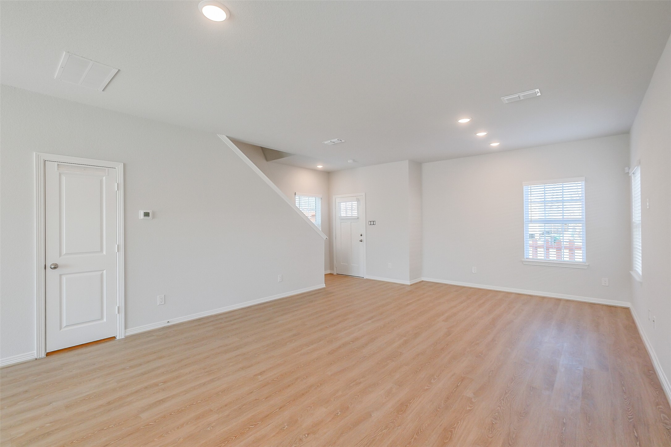 6407 Paris Street Property Photo 8