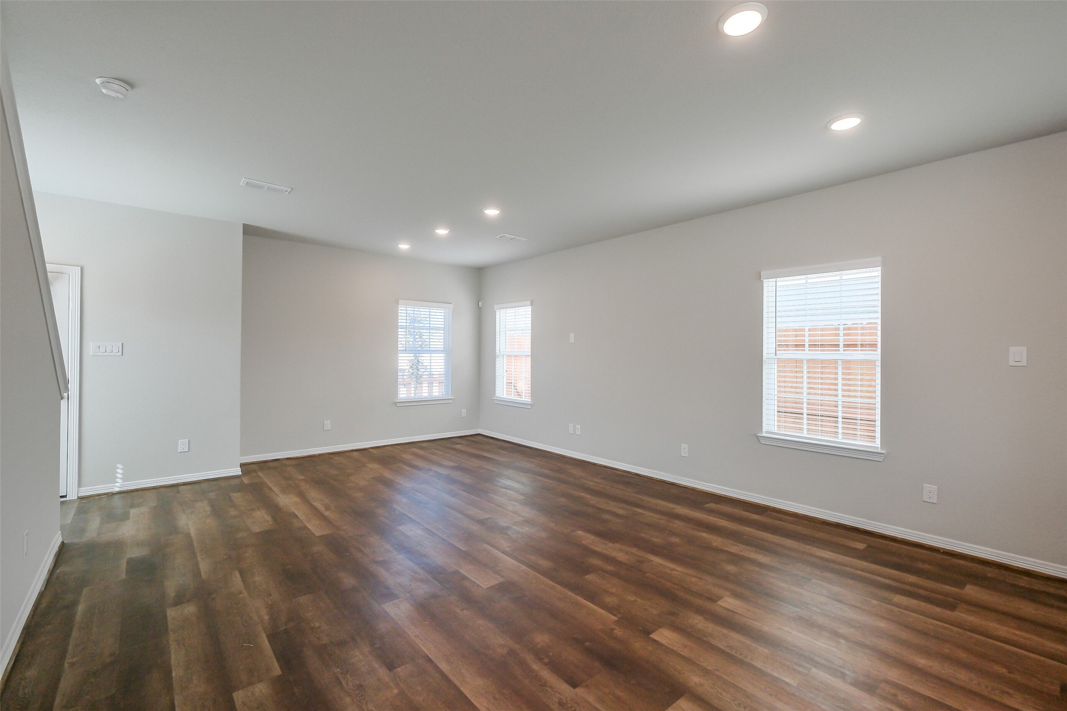 6407 Paris Street Property Photo 9