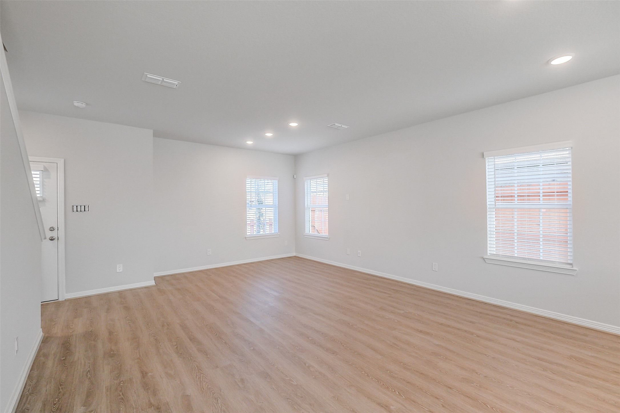 6407 Paris Street Property Photo 9