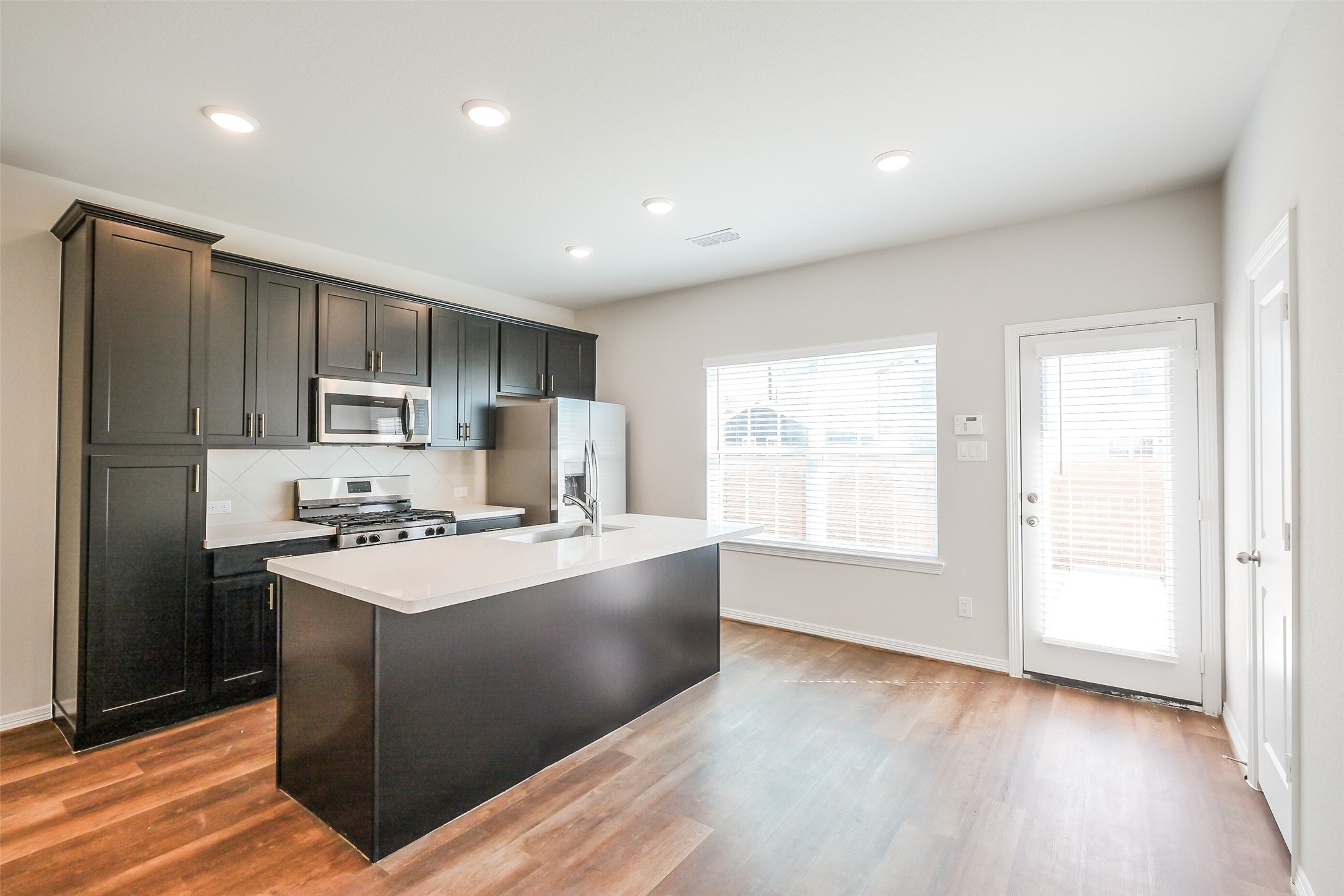 6407 Paris Street Property Photo 11