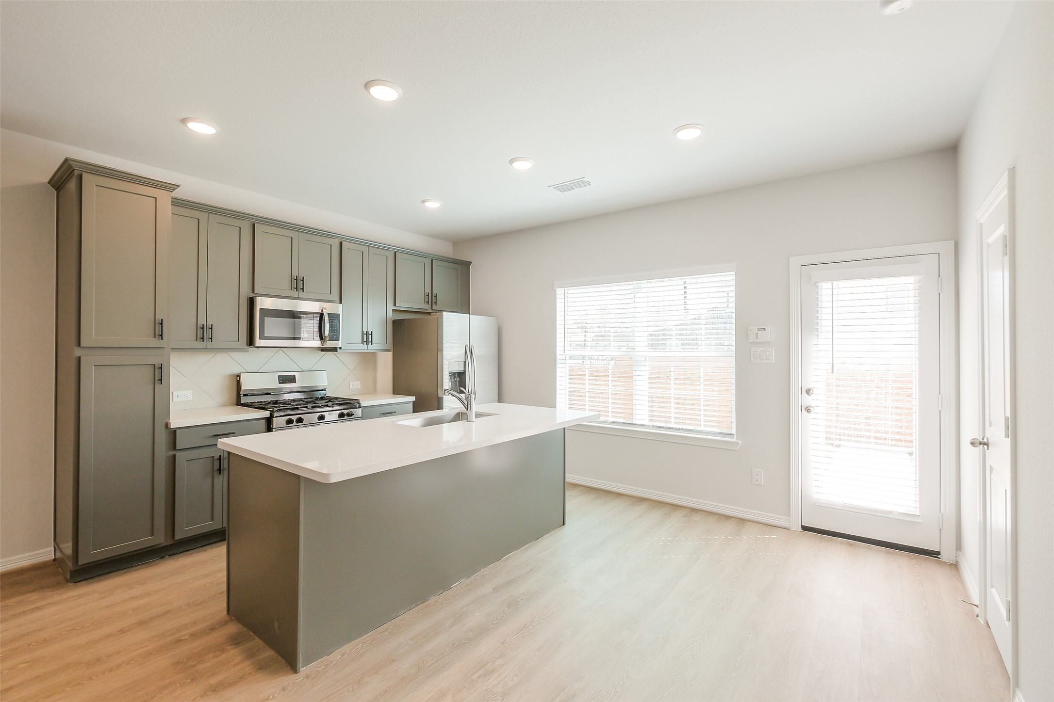 6407 Paris Street Property Photo 11