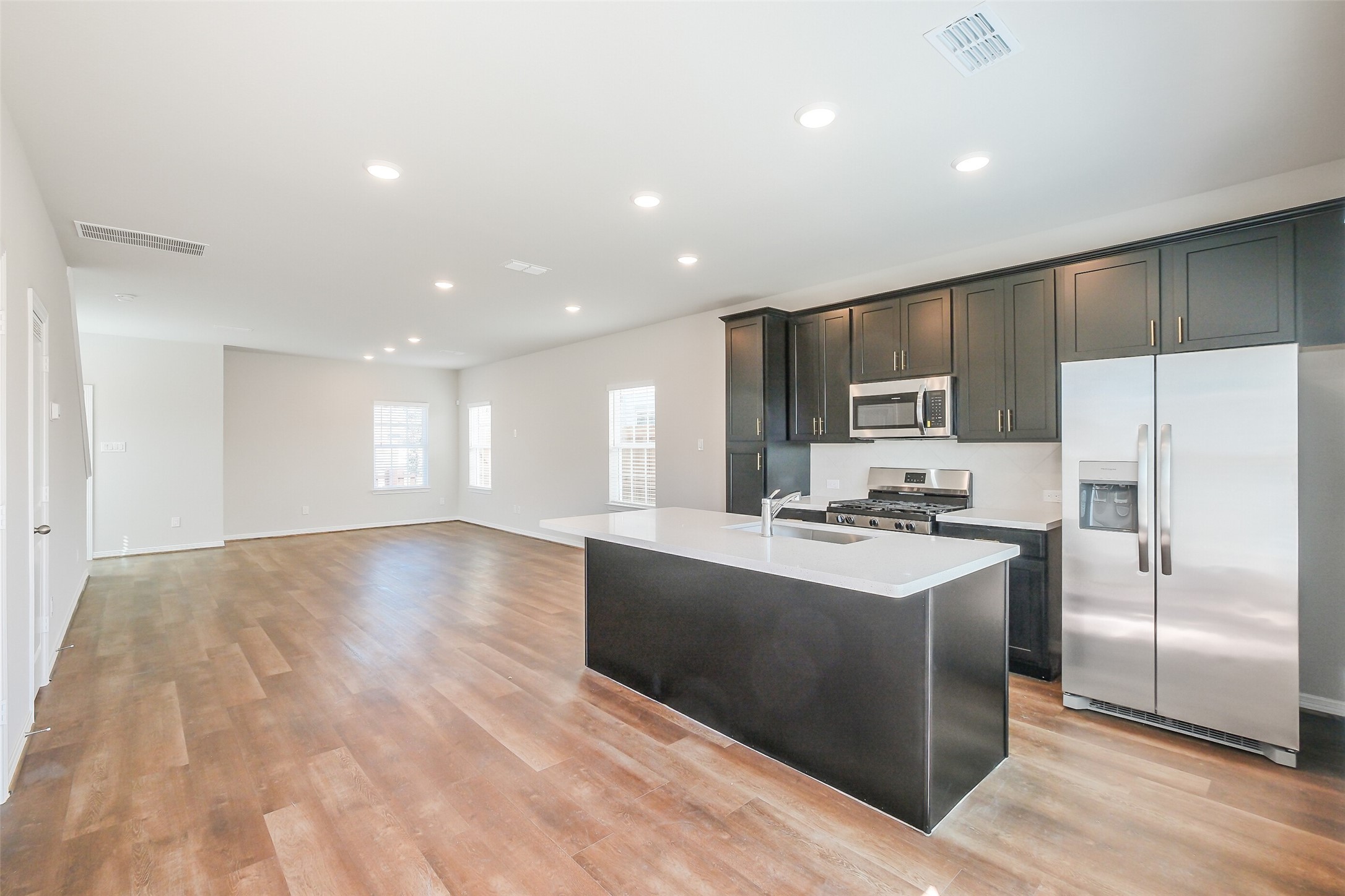 6407 Paris Street Property Photo 12