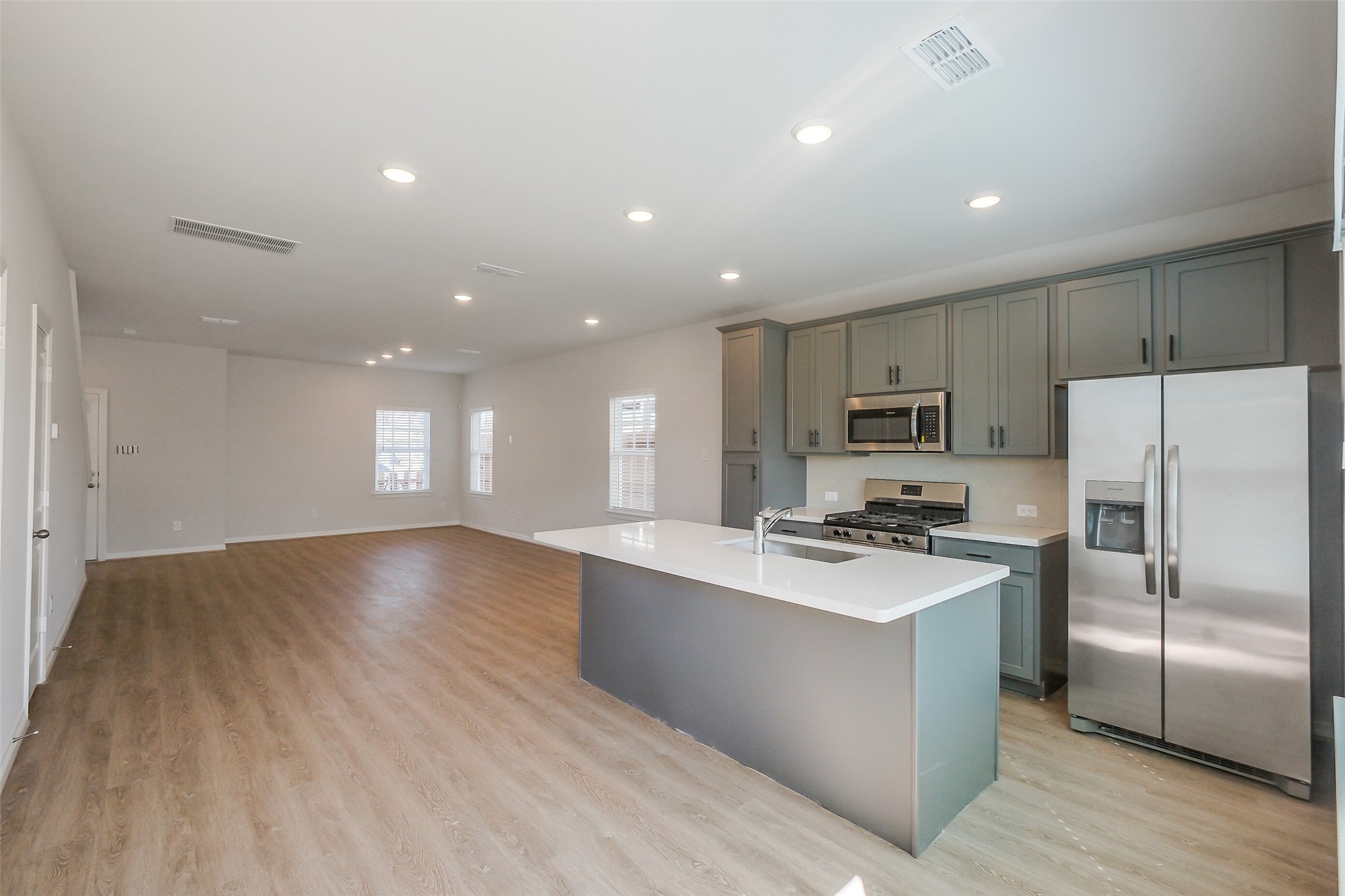 6407 Paris Street Property Photo 12