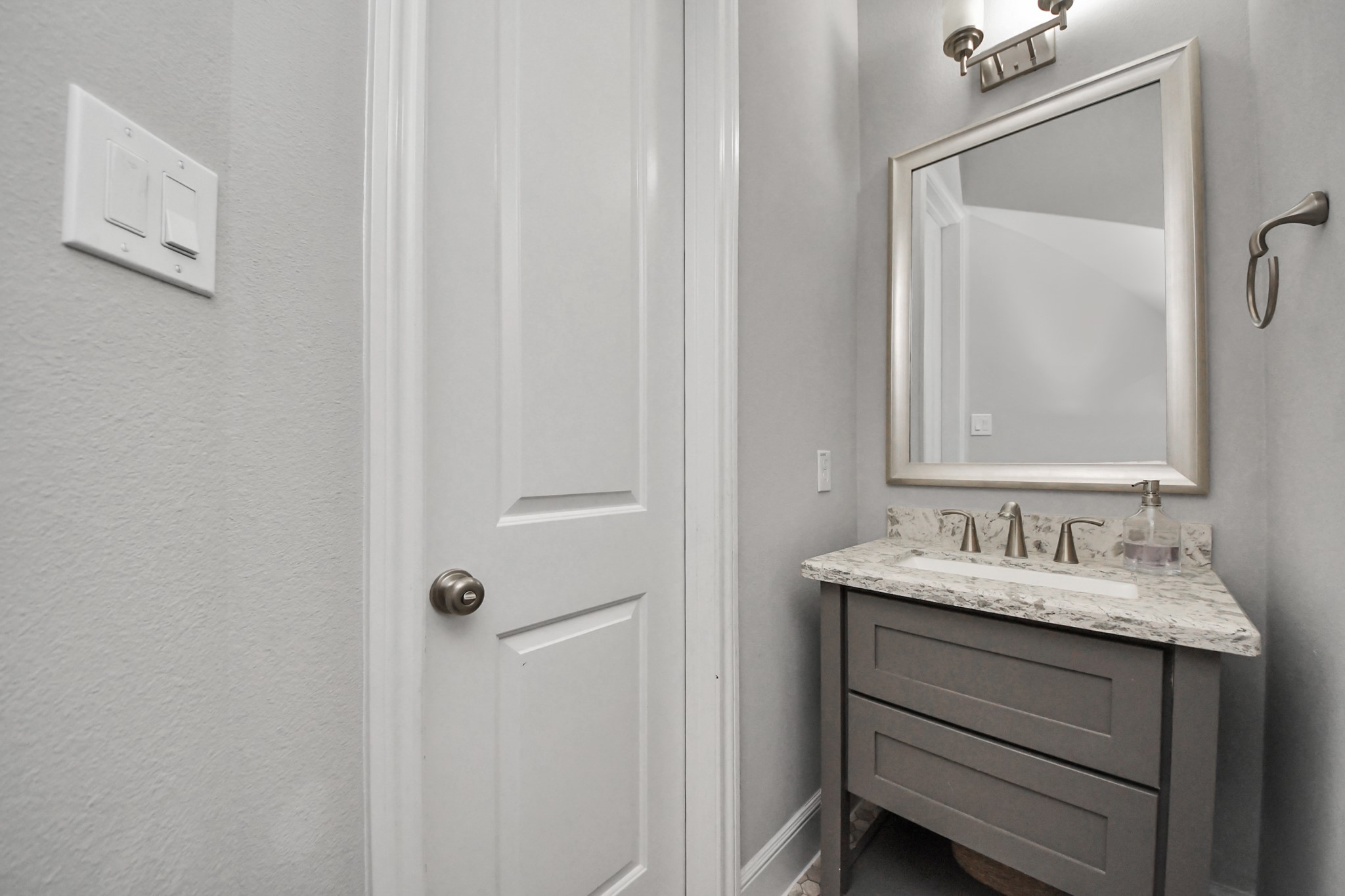 10611 Sawmill Park Drive Property Photo 32