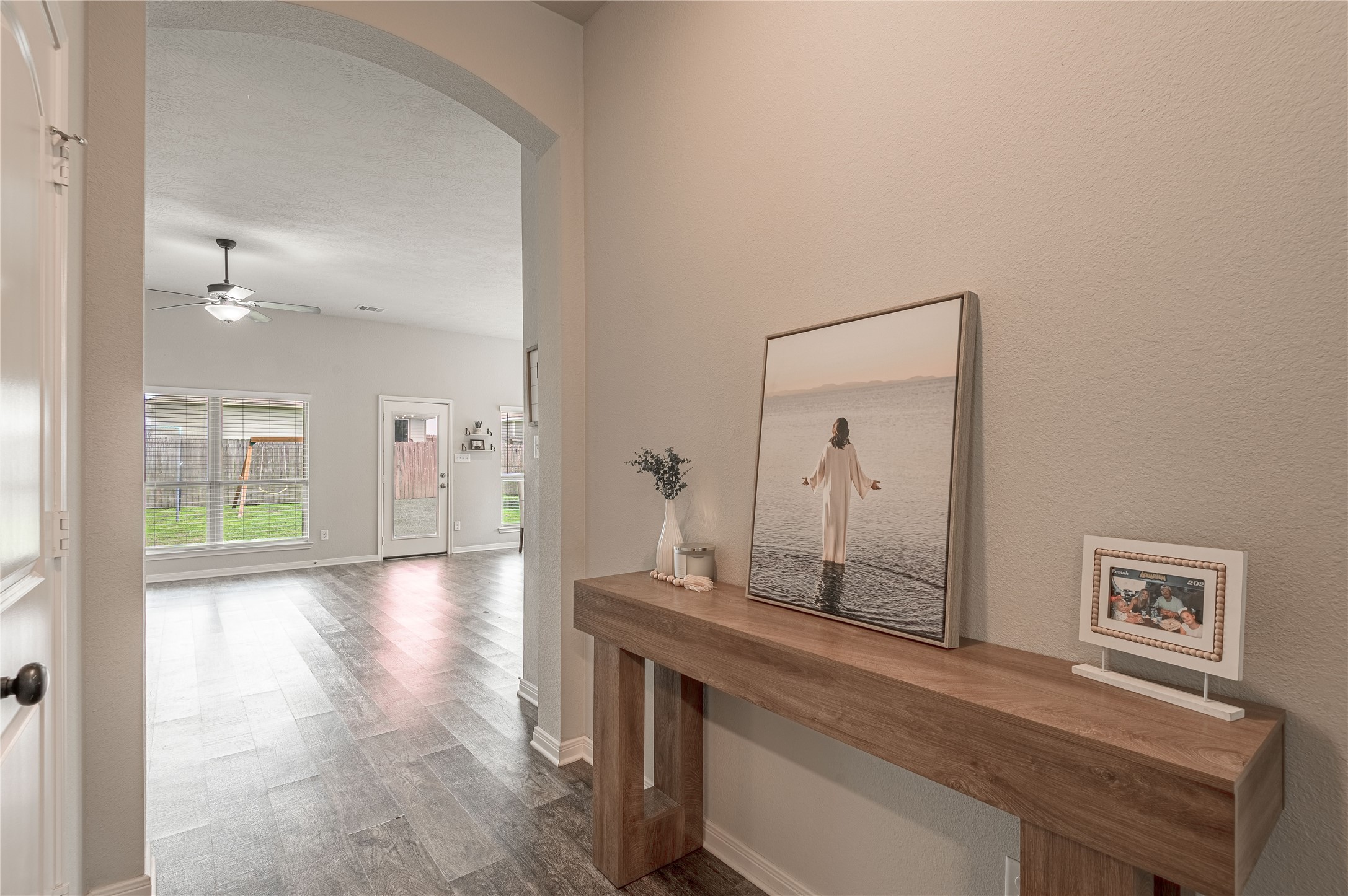 124 Worley Way Property Photo 4