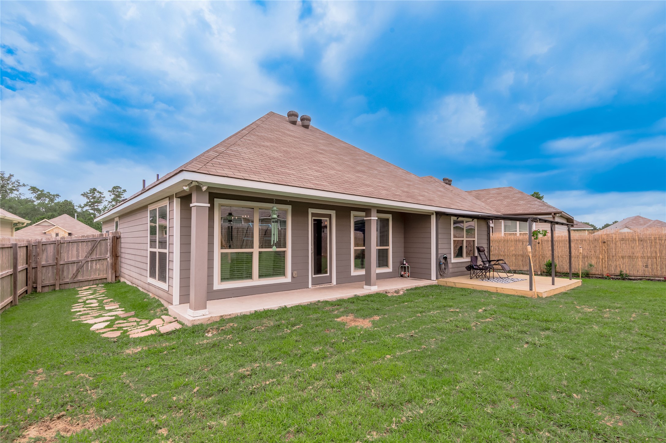 124 Worley Way Property Photo 33