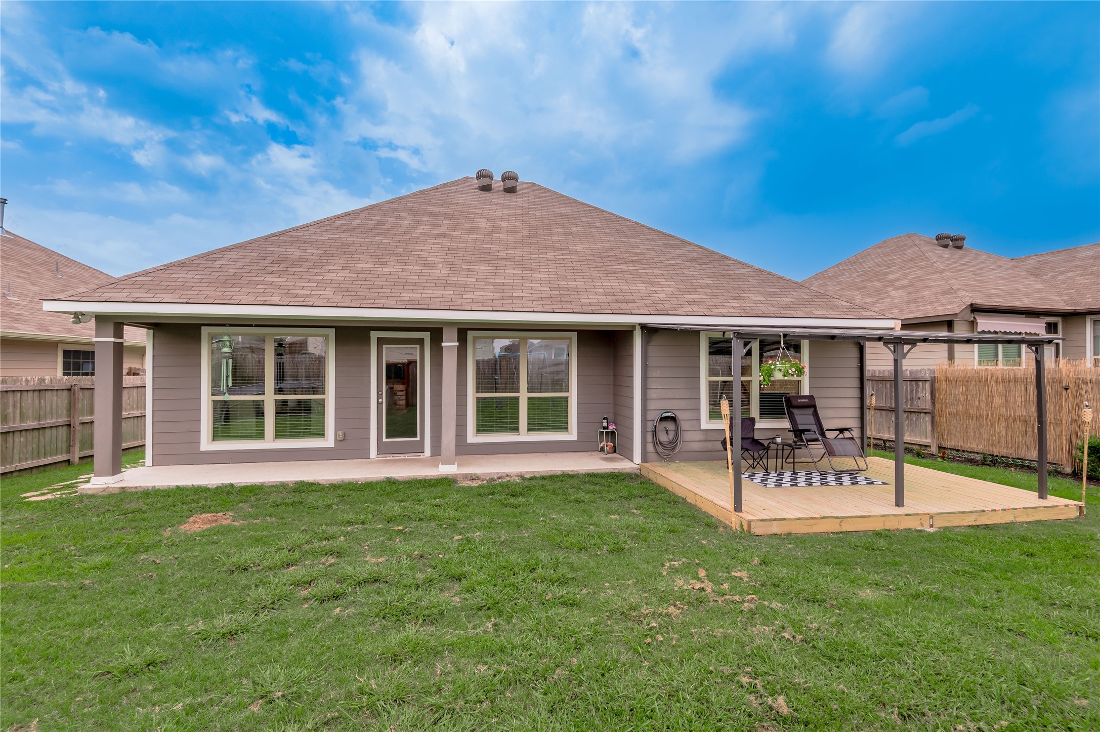 124 Worley Way Property Photo 34