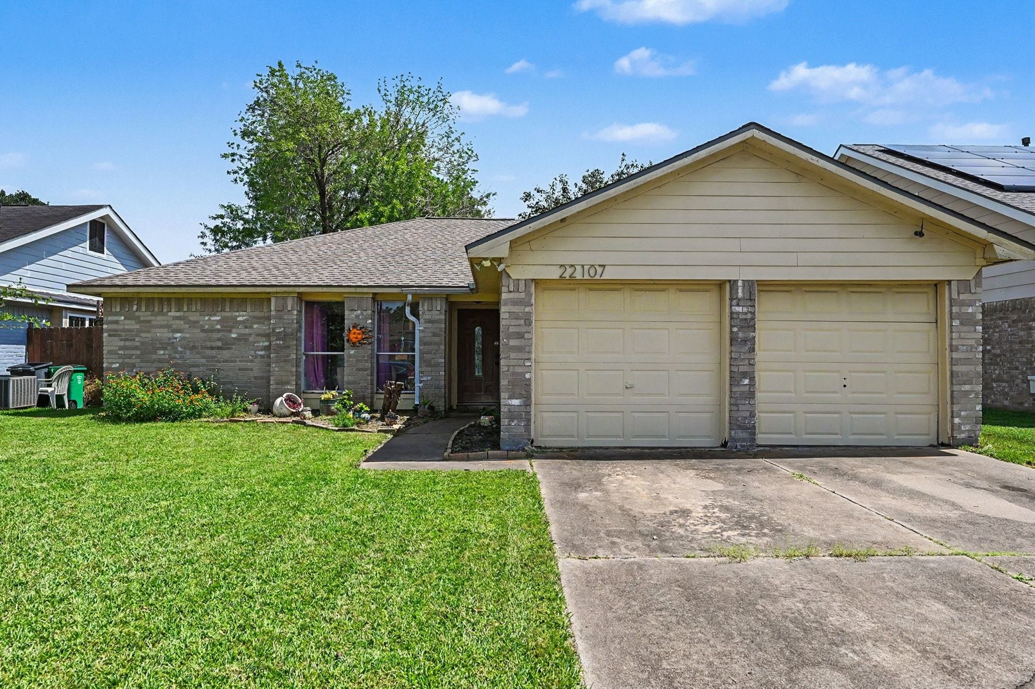 22107 Kenlake Drive Property Photo 2
