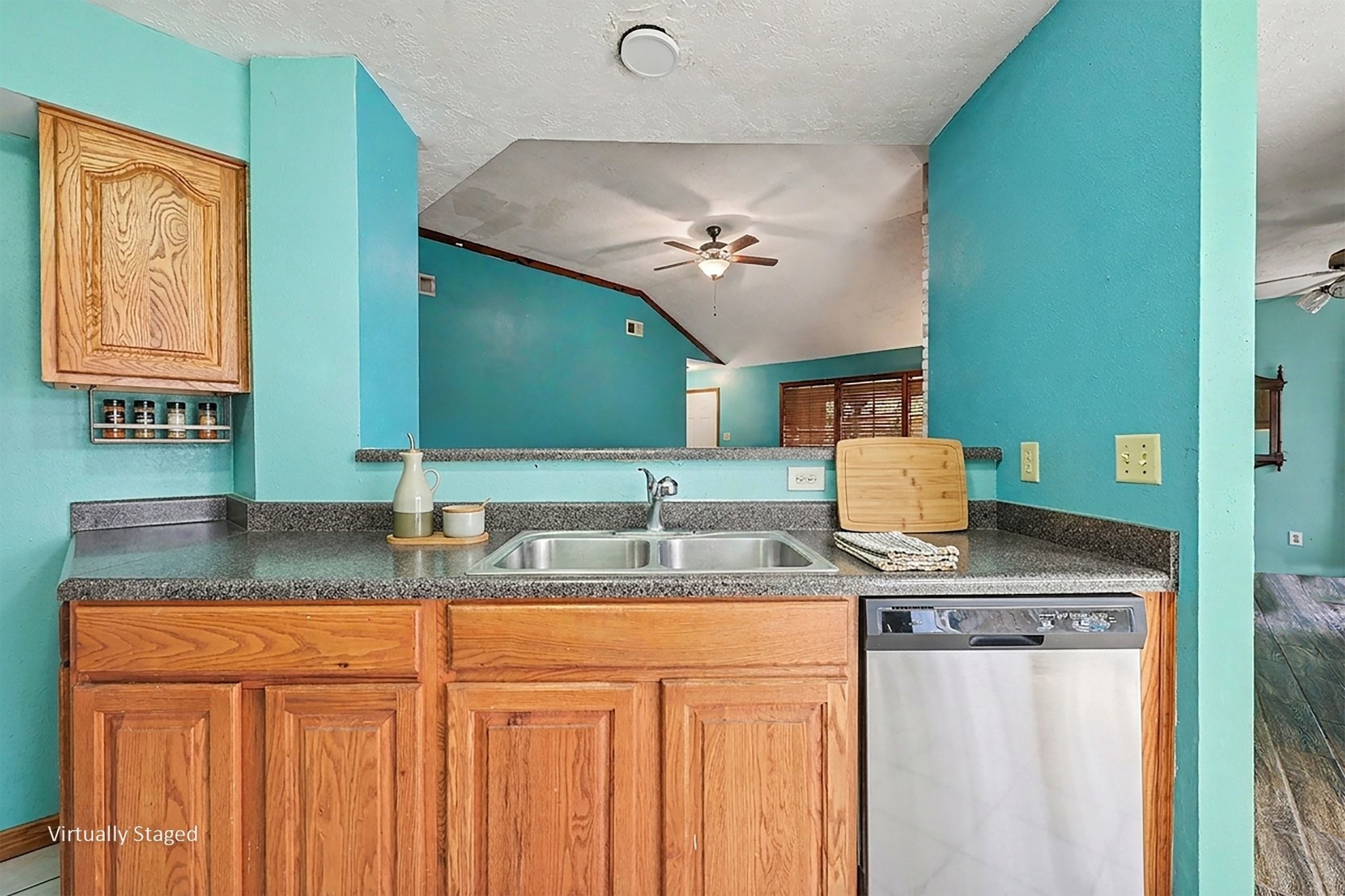 22107 Kenlake Drive Property Photo 13