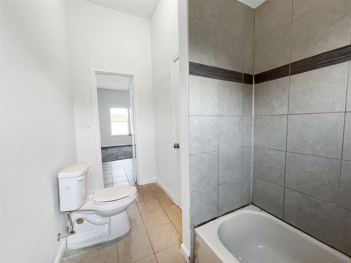 3710 Holmes Road B Property Photo 9