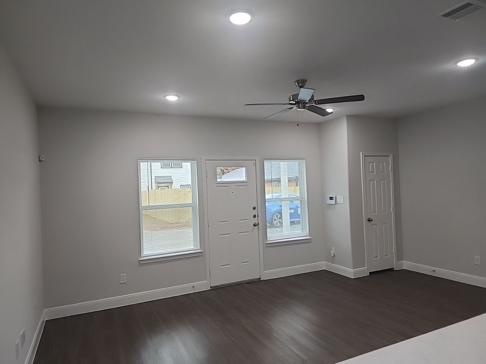 832 Elkhart Street A Property Photo 5