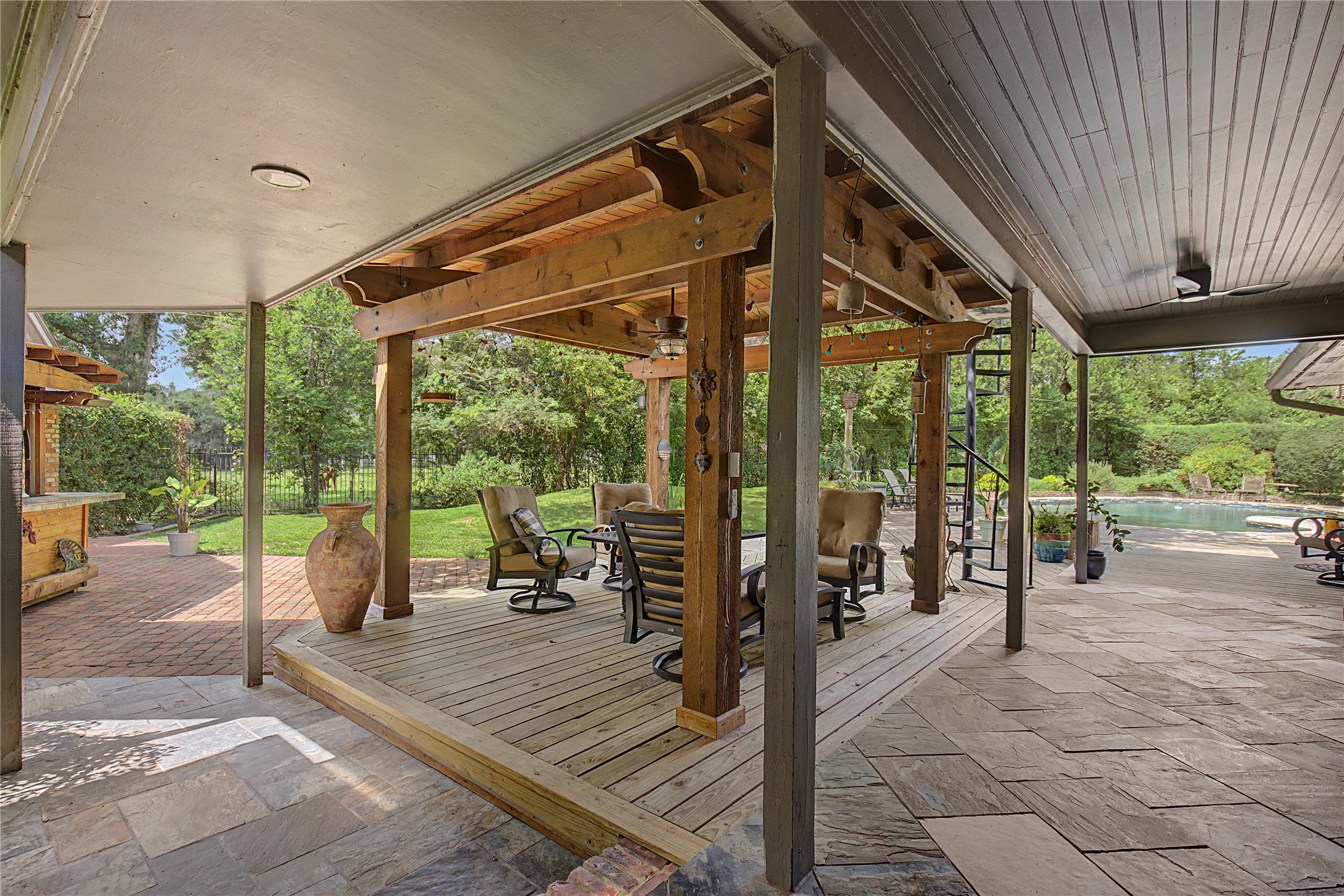 11 Holly Tree Lane Property Photo 32