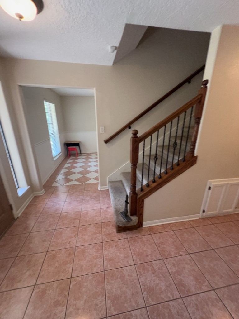 18507 Sweetmeadow Drive Property Photo 4
