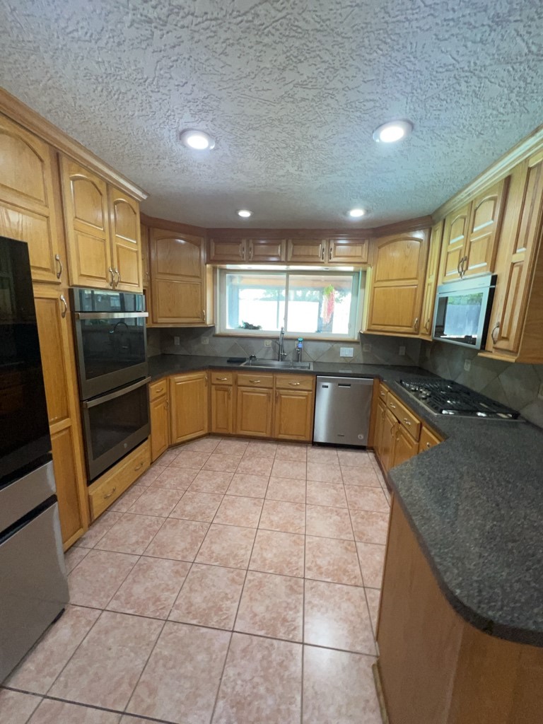 18507 Sweetmeadow Drive Property Photo 10