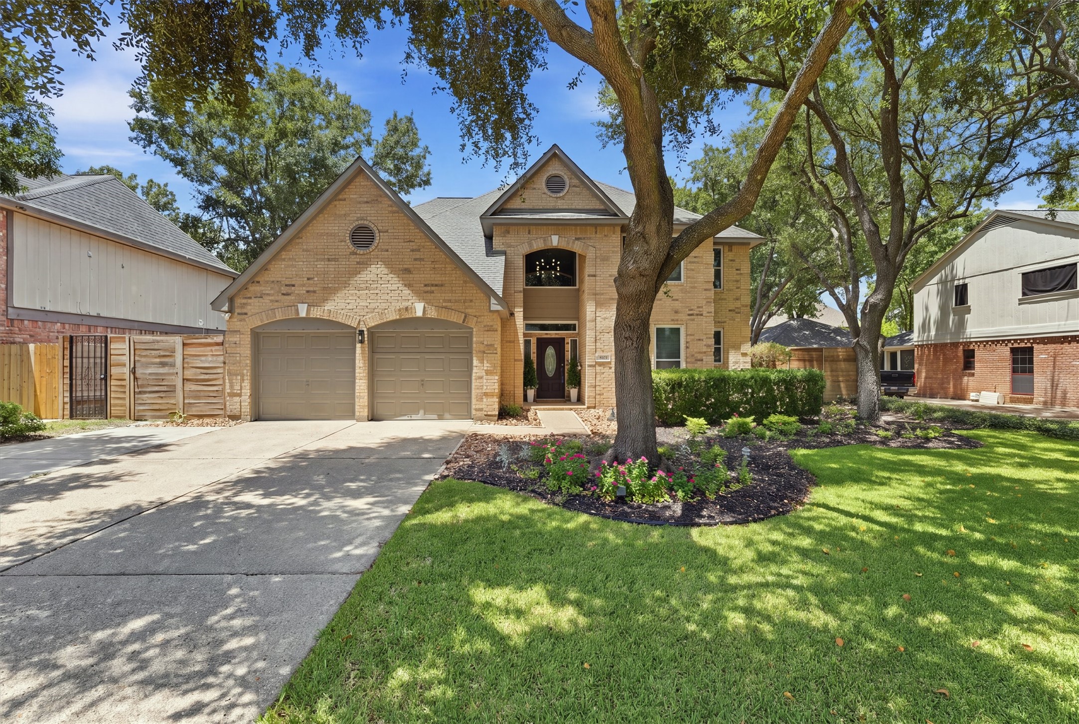 8103 Hurst Forest Drive Property Photo 1