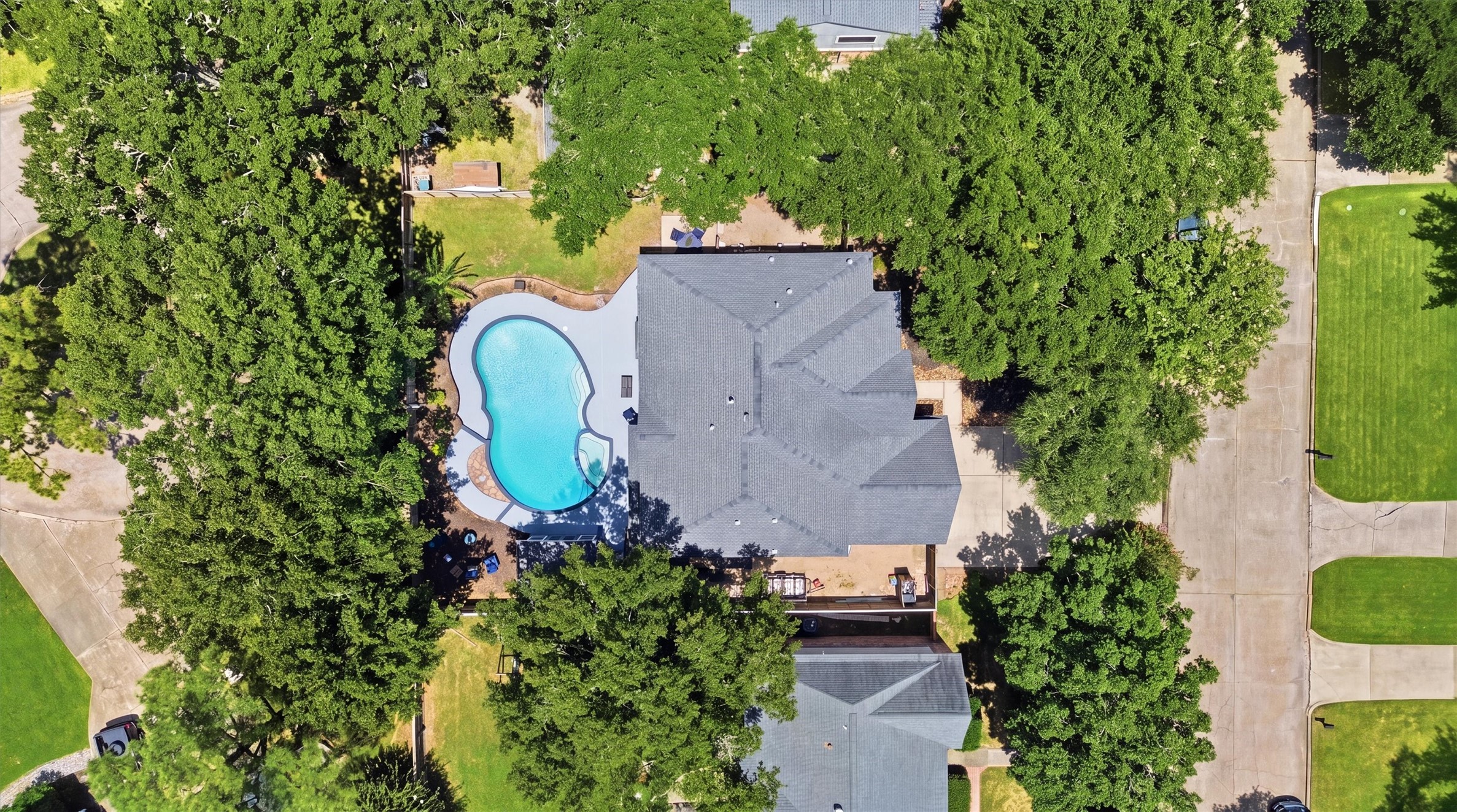 8103 Hurst Forest Drive Property Photo 7