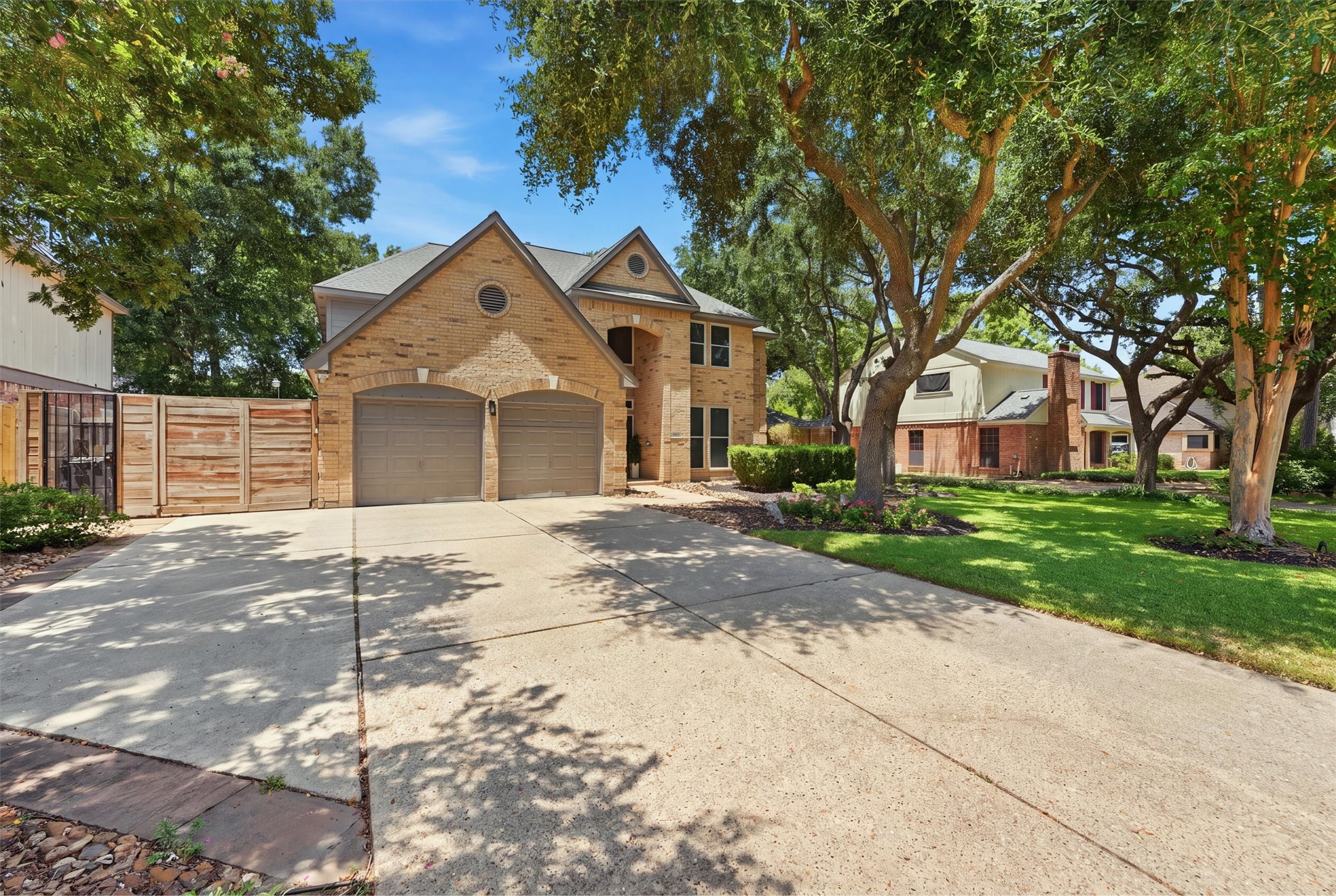8103 Hurst Forest Drive Property Photo 8