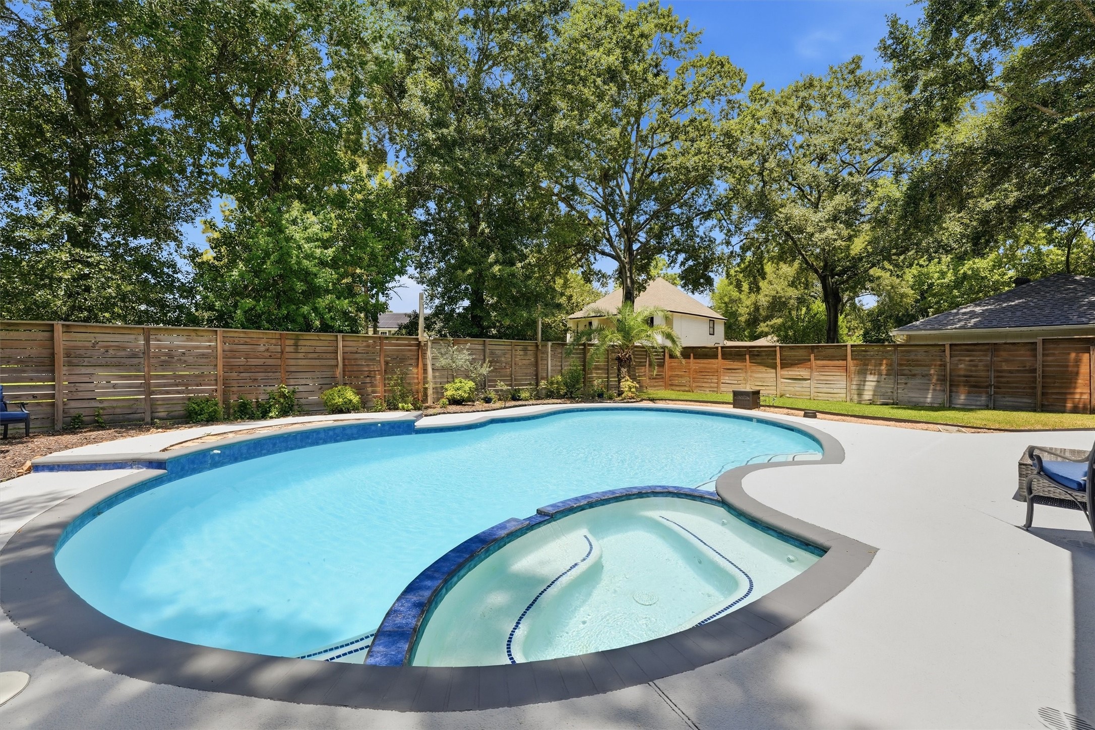 8103 Hurst Forest Drive Property Photo 12