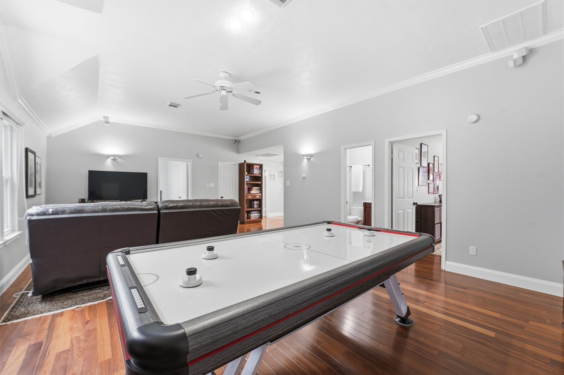 8103 Hurst Forest Drive Property Photo 26