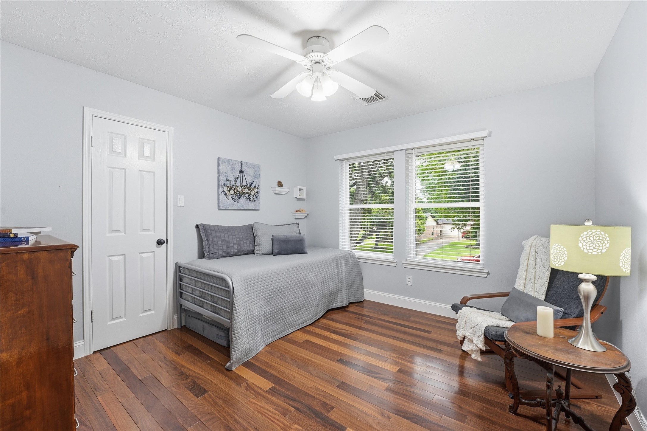 8103 Hurst Forest Drive Property Photo 28