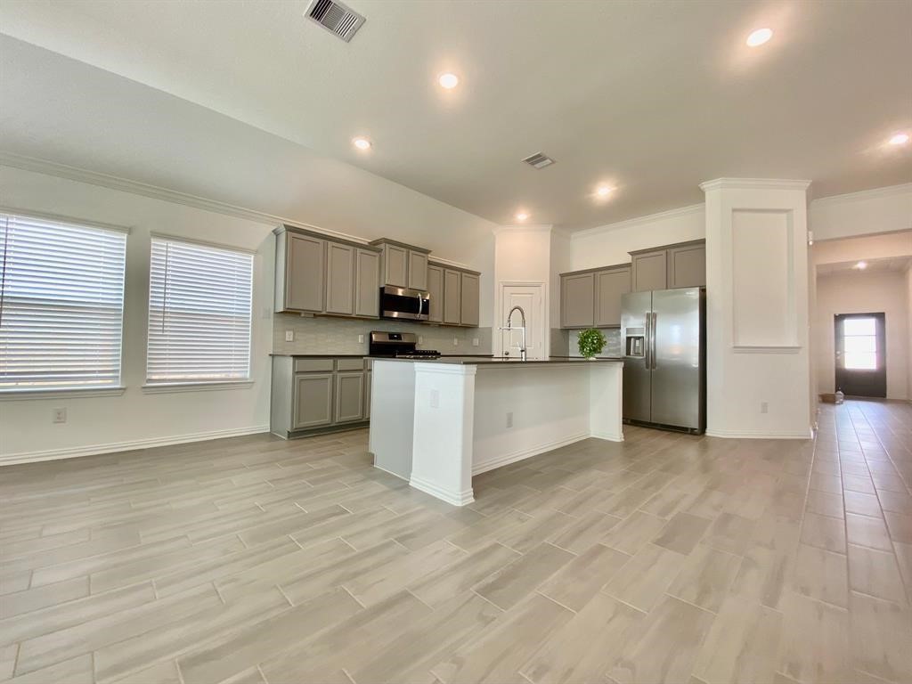 8710 Morning Glow Drive Property Photo 2