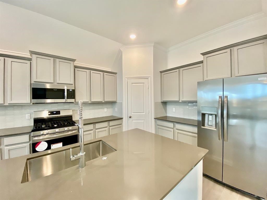 8710 Morning Glow Drive Property Photo 3