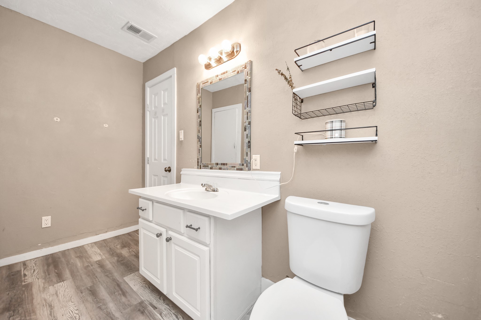 1806 Miami Road Property Photo 22
